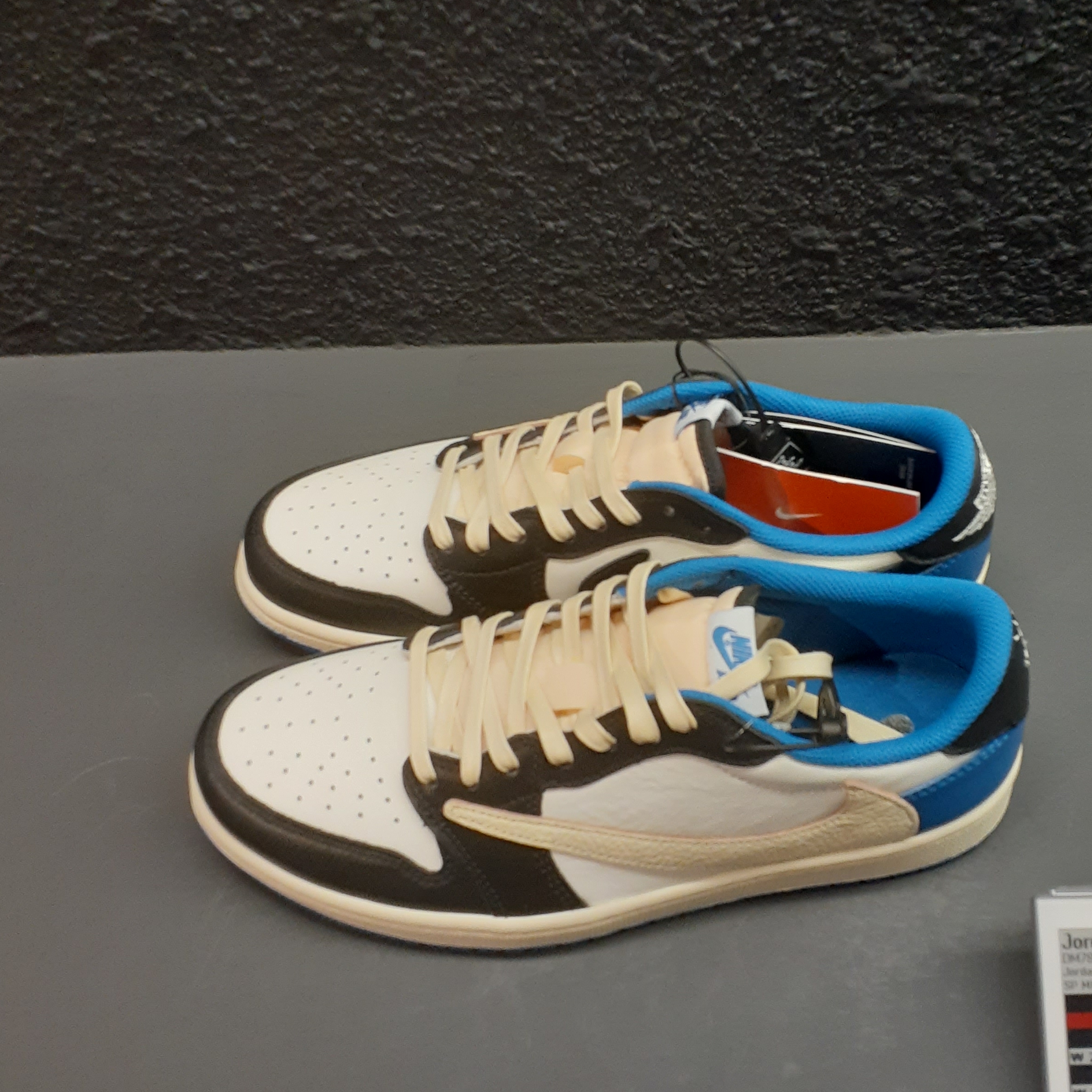 Jordan 1 x Travis Scott x Fragment Retro Low OG SP Military Blue 착용 스타일