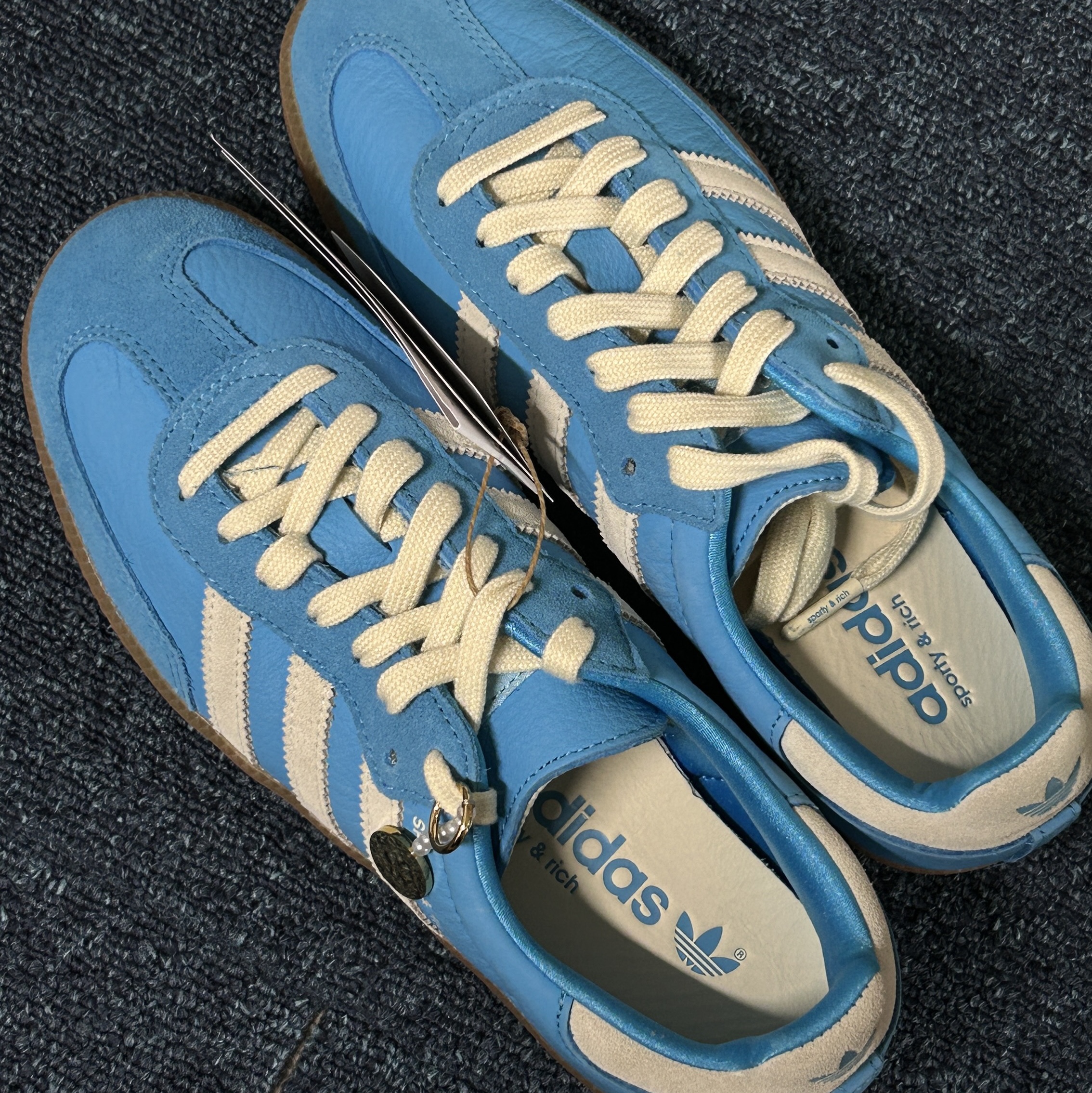 Adidas x Sporty & Rich Samba Blue Rush Cream White 착용 스타일 - 1