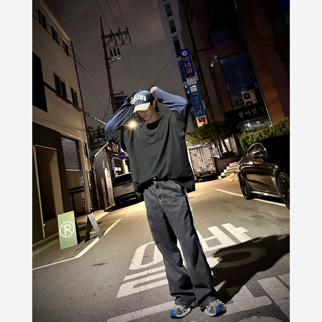 Balenciaga 3XL Sneakers Grey White Blue 착용 스타일 - 2
