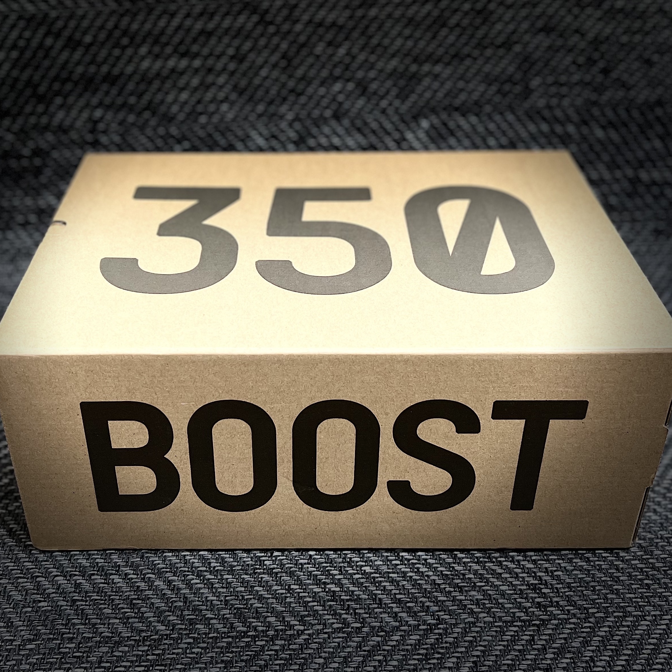 Adidas Yeezy Boost 350 V2 Onyx 착용 스타일 - 2
