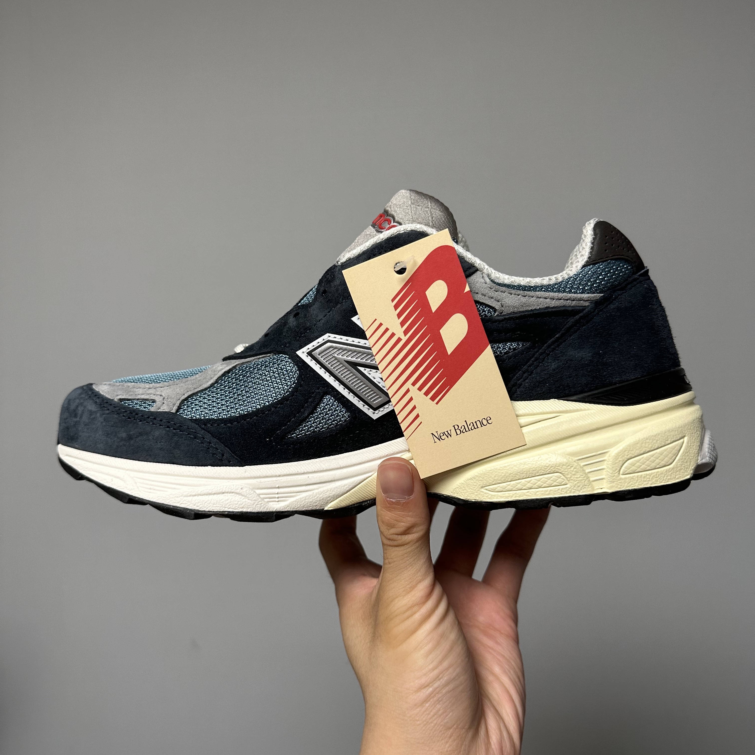 New Balance 990v3 Made in USA Navy Spring Tide 착용 스타일 - 3