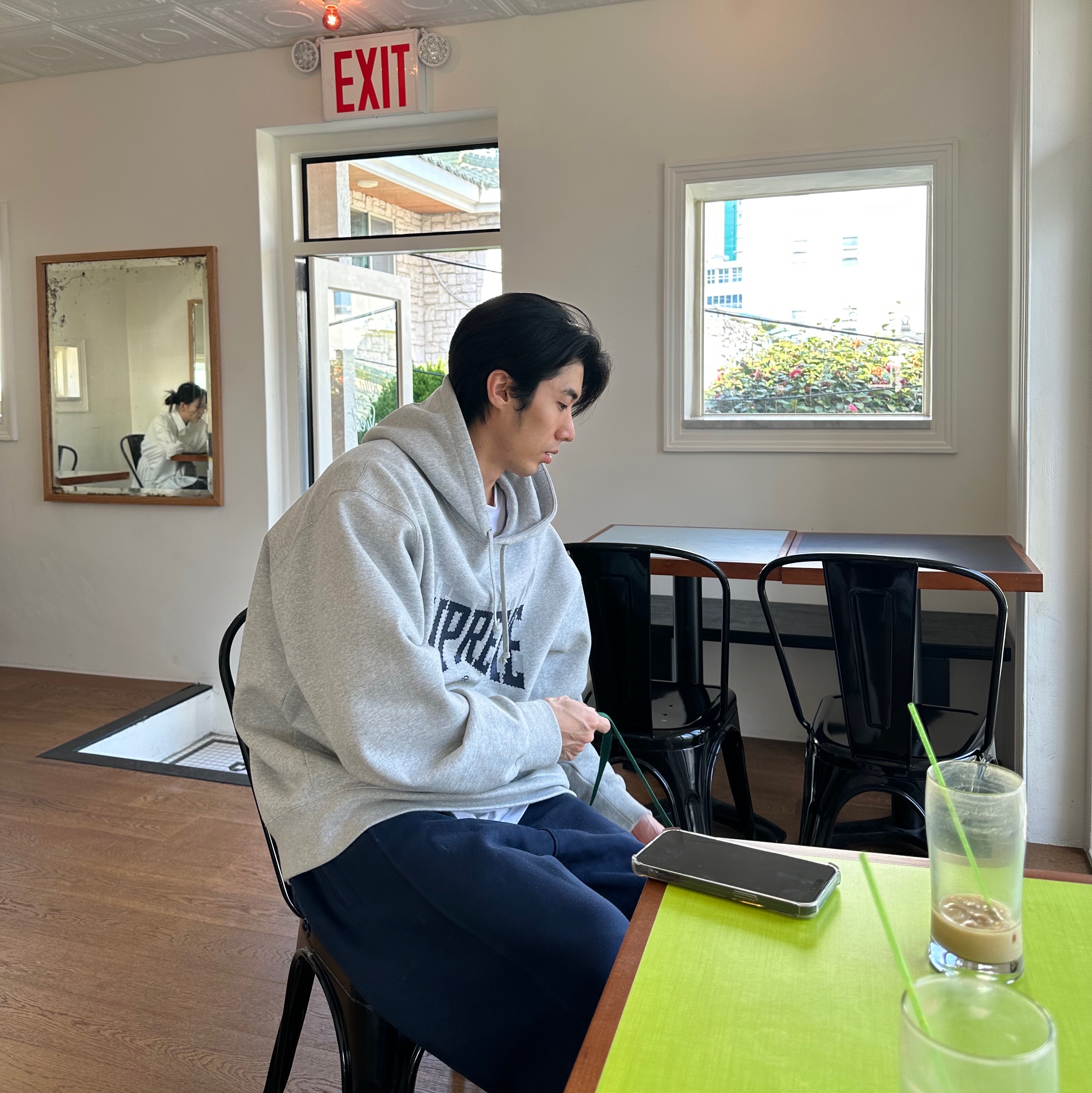 Supreme Rhinestone Shadow Hooded Sweatshirt Heather Grey - 22FW 착용 스타일