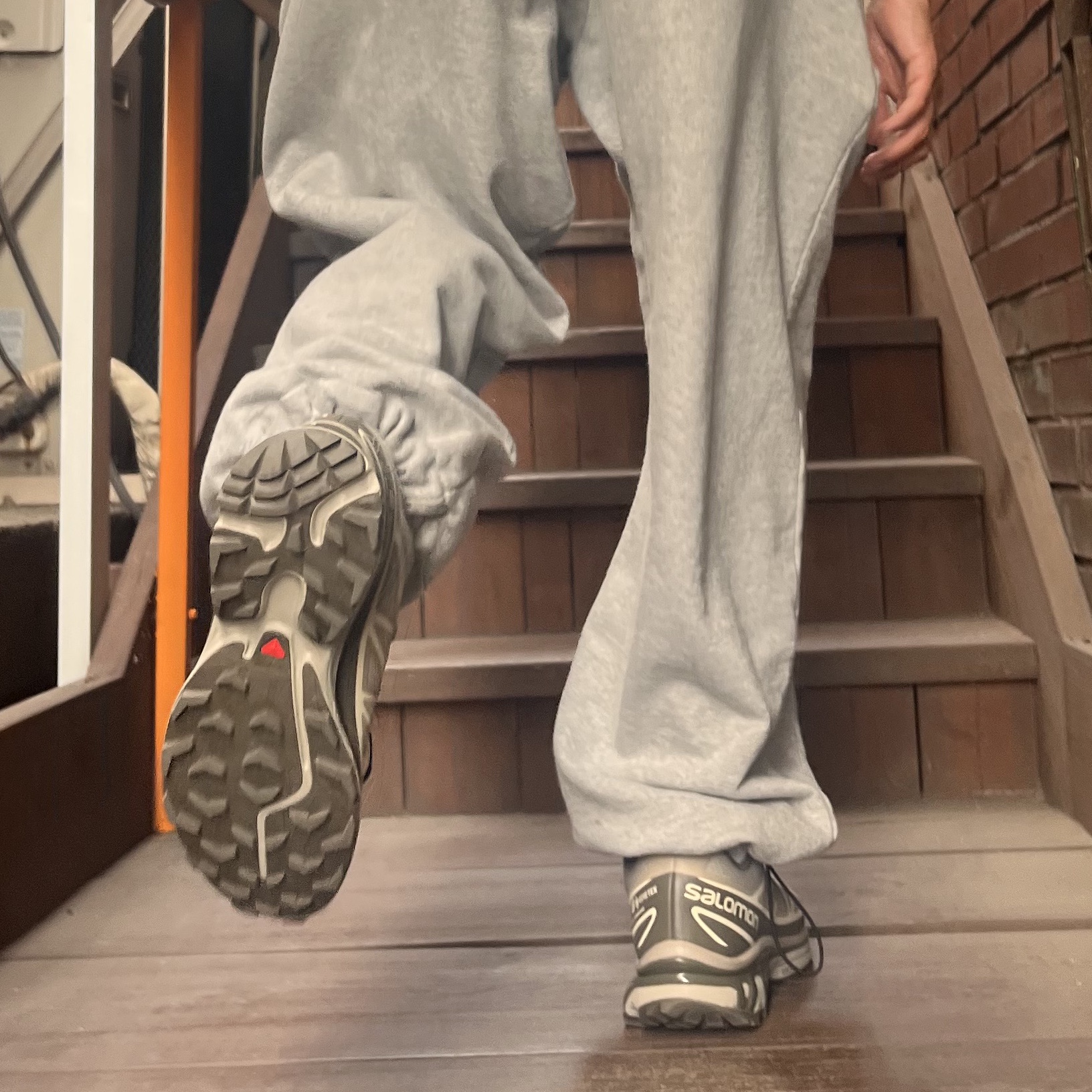 Salomon XT-6 Gore-Tex Vintage Khaki 착용 스타일