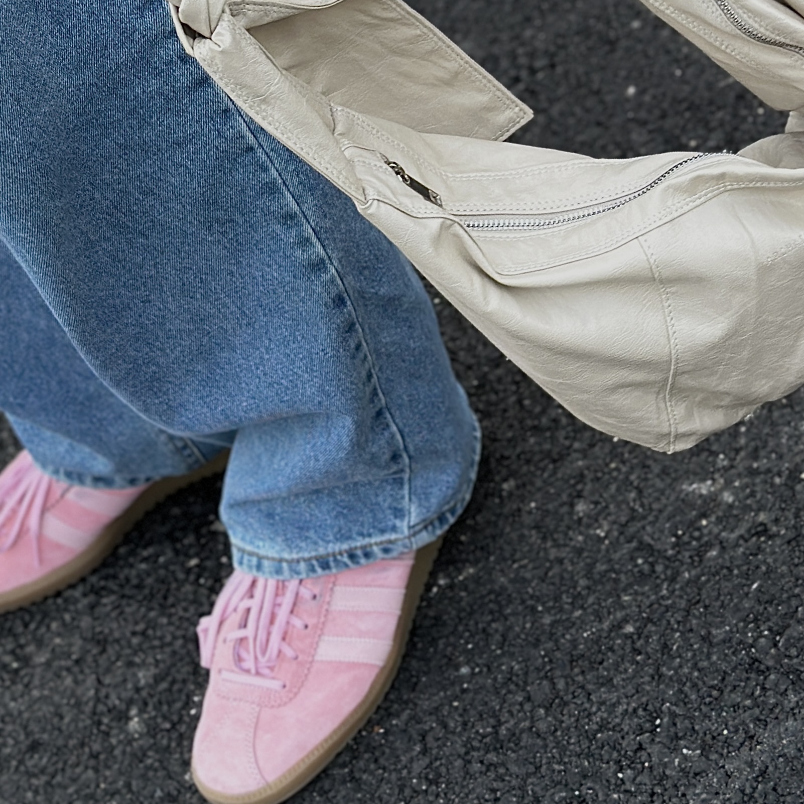 Adidas Bermuda Glow Pink 착용 스타일
