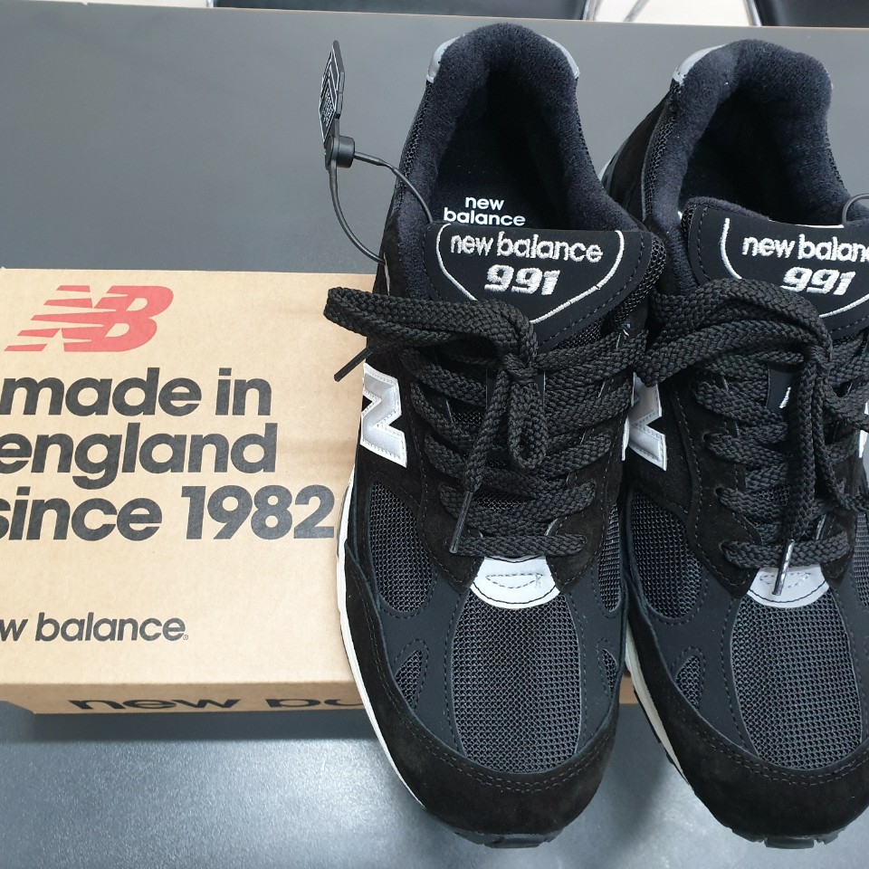 New Balance 991 Made in UK Black Silver 착용 스타일