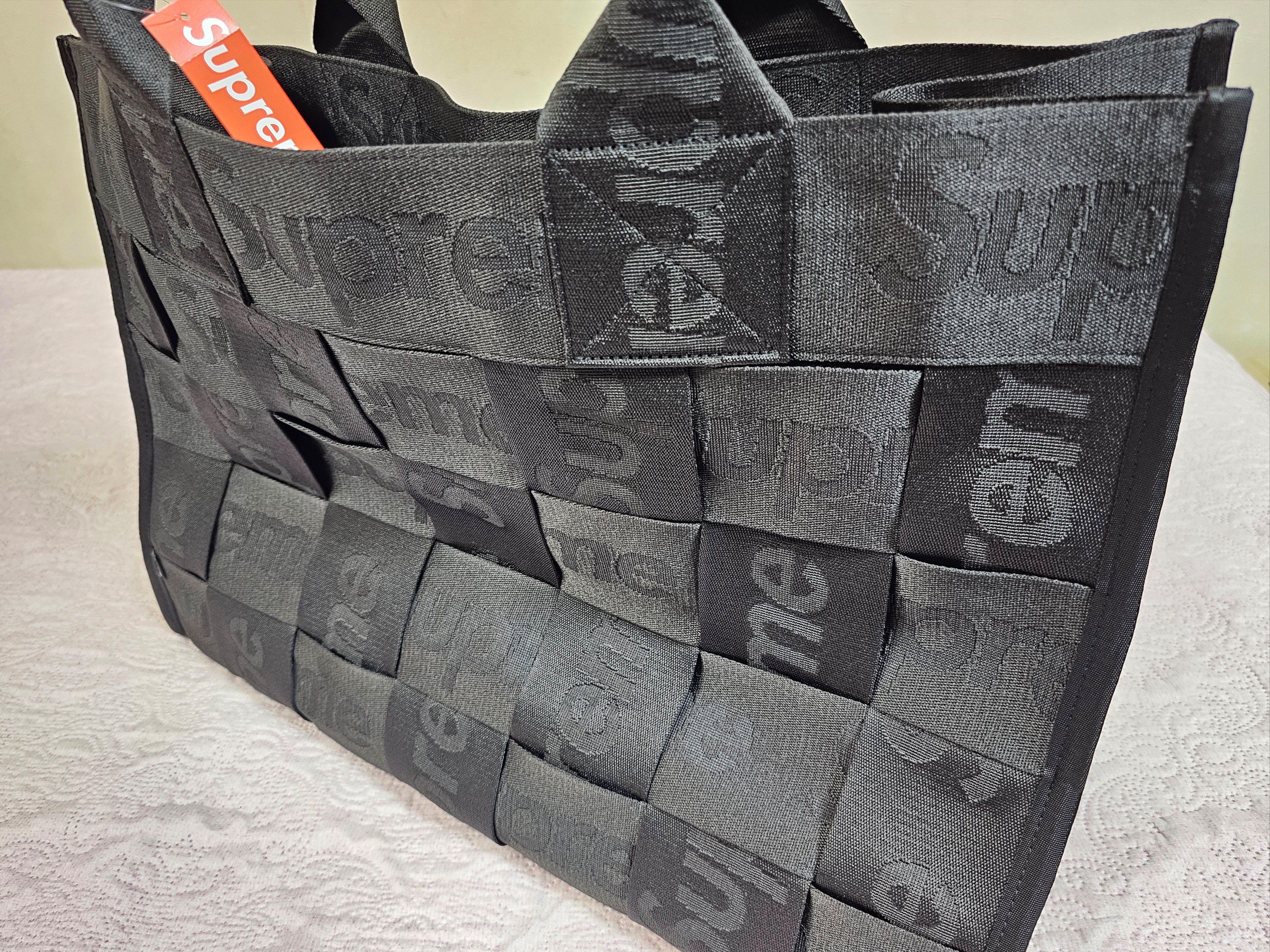 Supreme Woven Large Tote Black - 23SS 착용 스타일 - 1