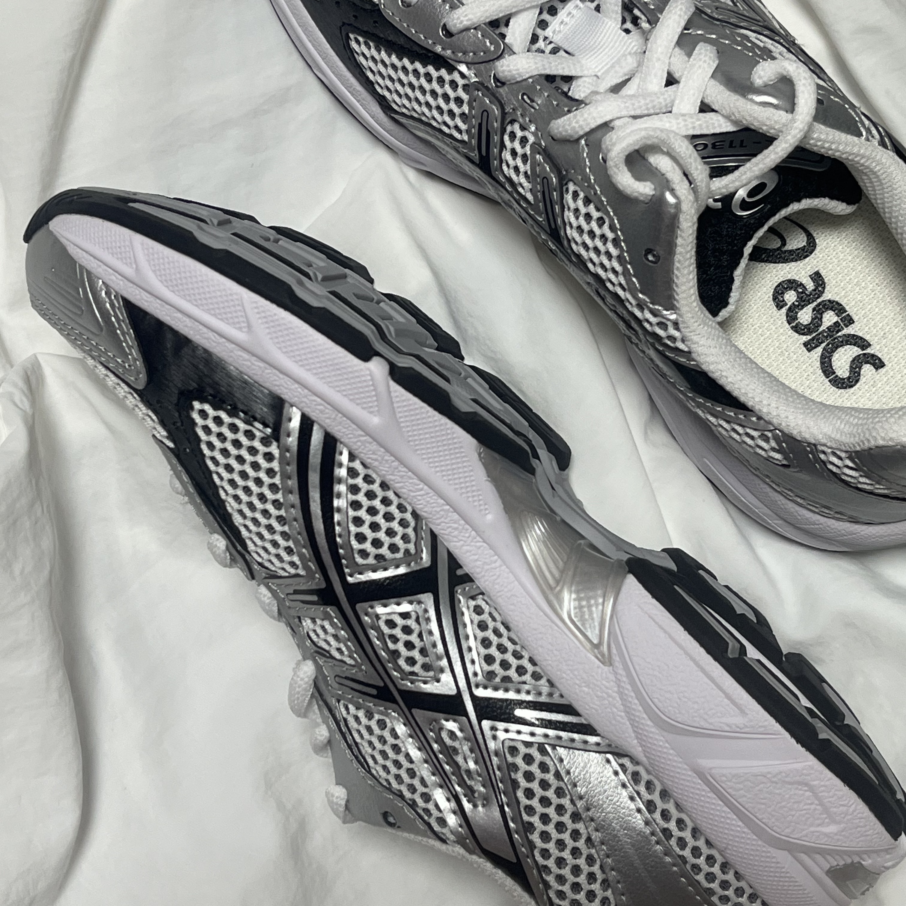 Asics Gel-1130 White Black 착용 스타일 - 2