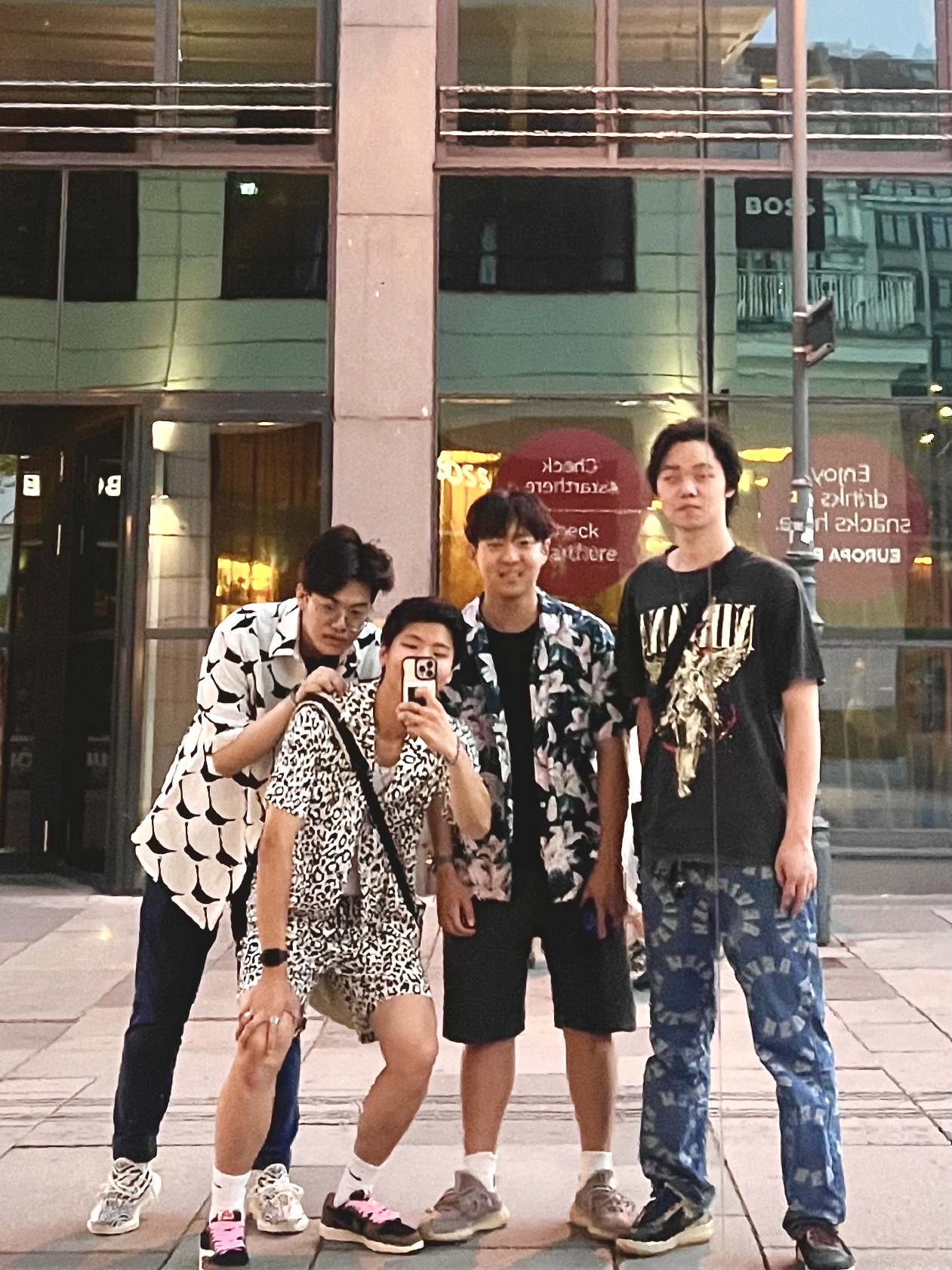 Jordan 1 x Travis Scott Retro Low OG SP Mocha, Adidas Yeezy Boost 350 V2 Zebra 2017/2019/2020 착용 스타일 - 2