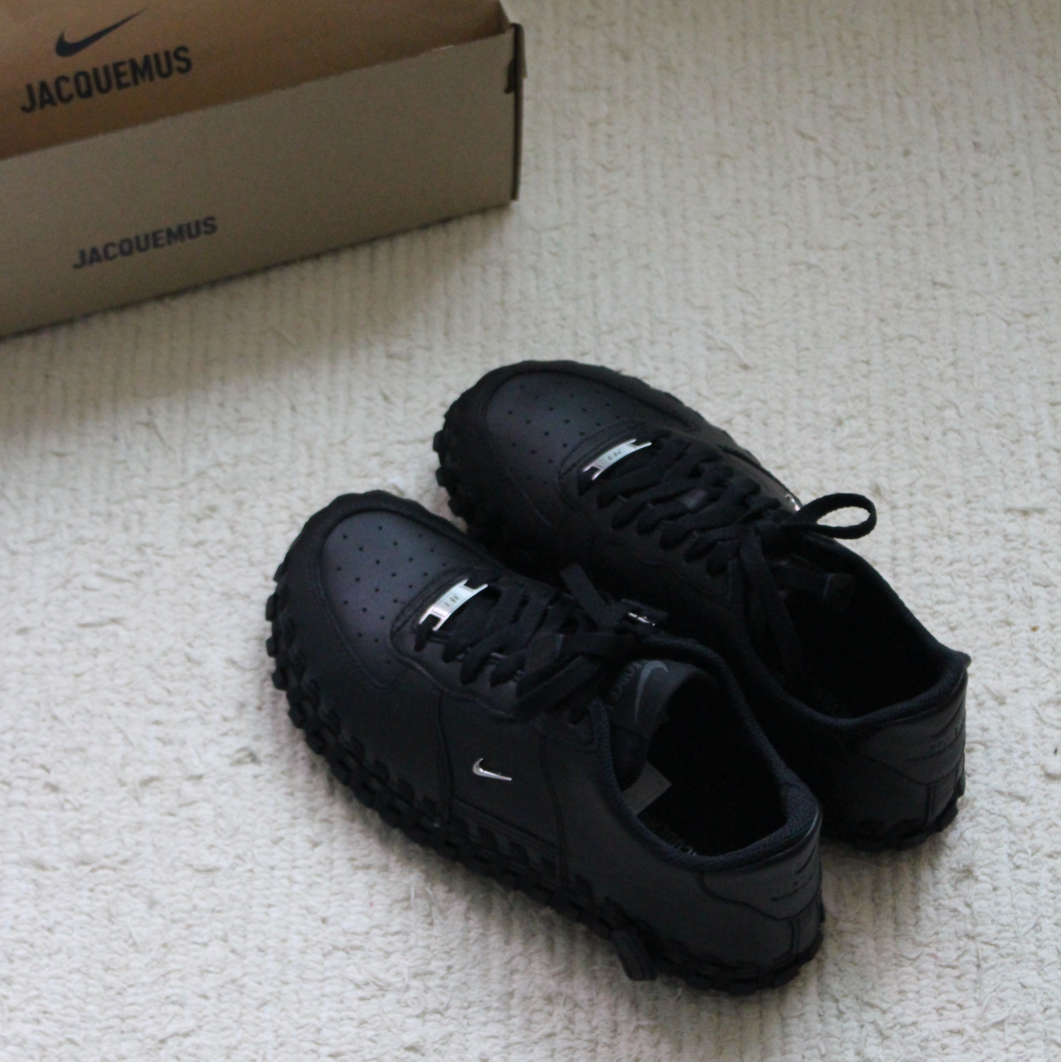 Nike x Jacquemus J Force 1 Low LX SP Black 착용 스타일 - 2