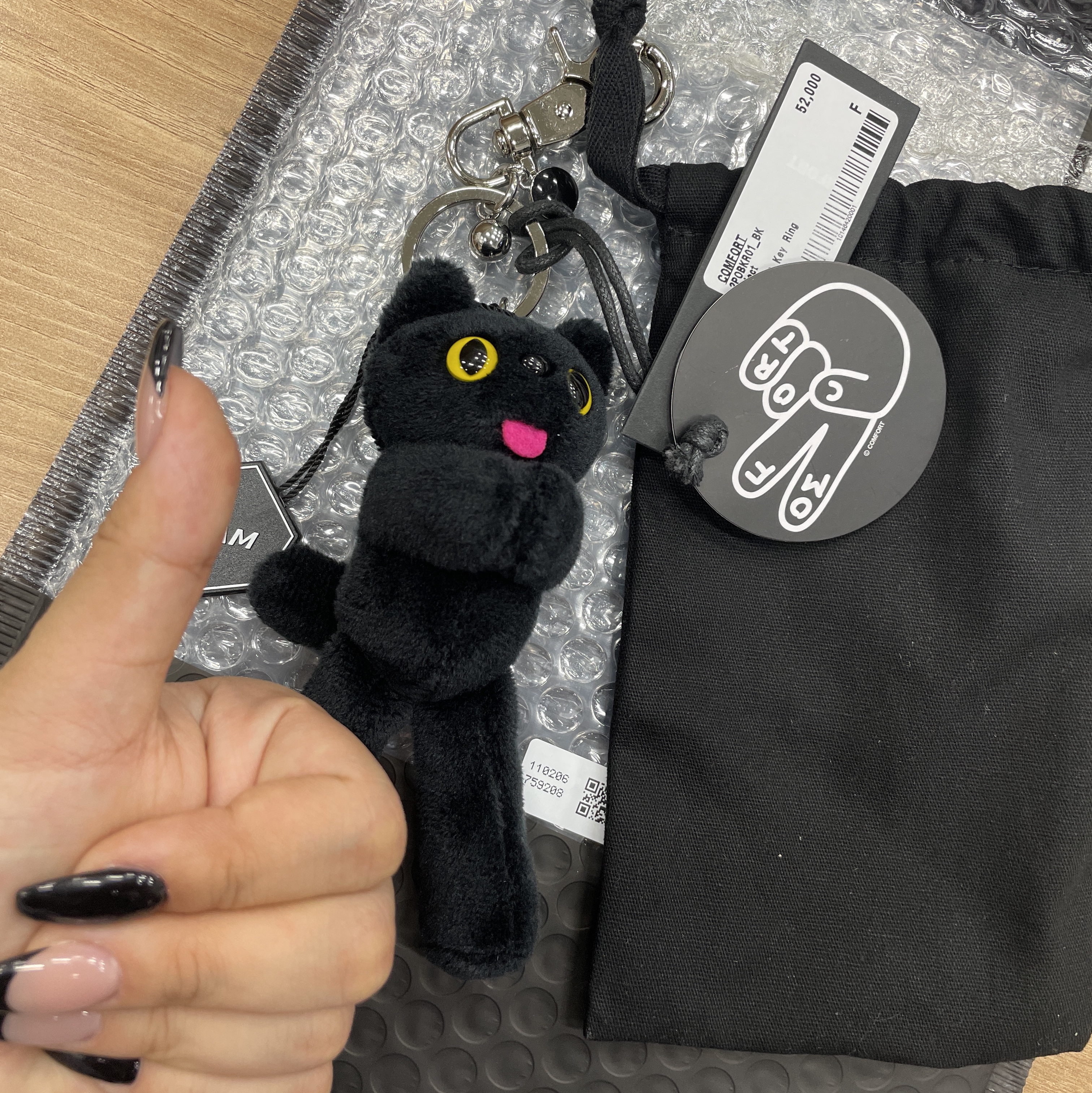 Comfort Piyong Keyring Black 착용 스타일
