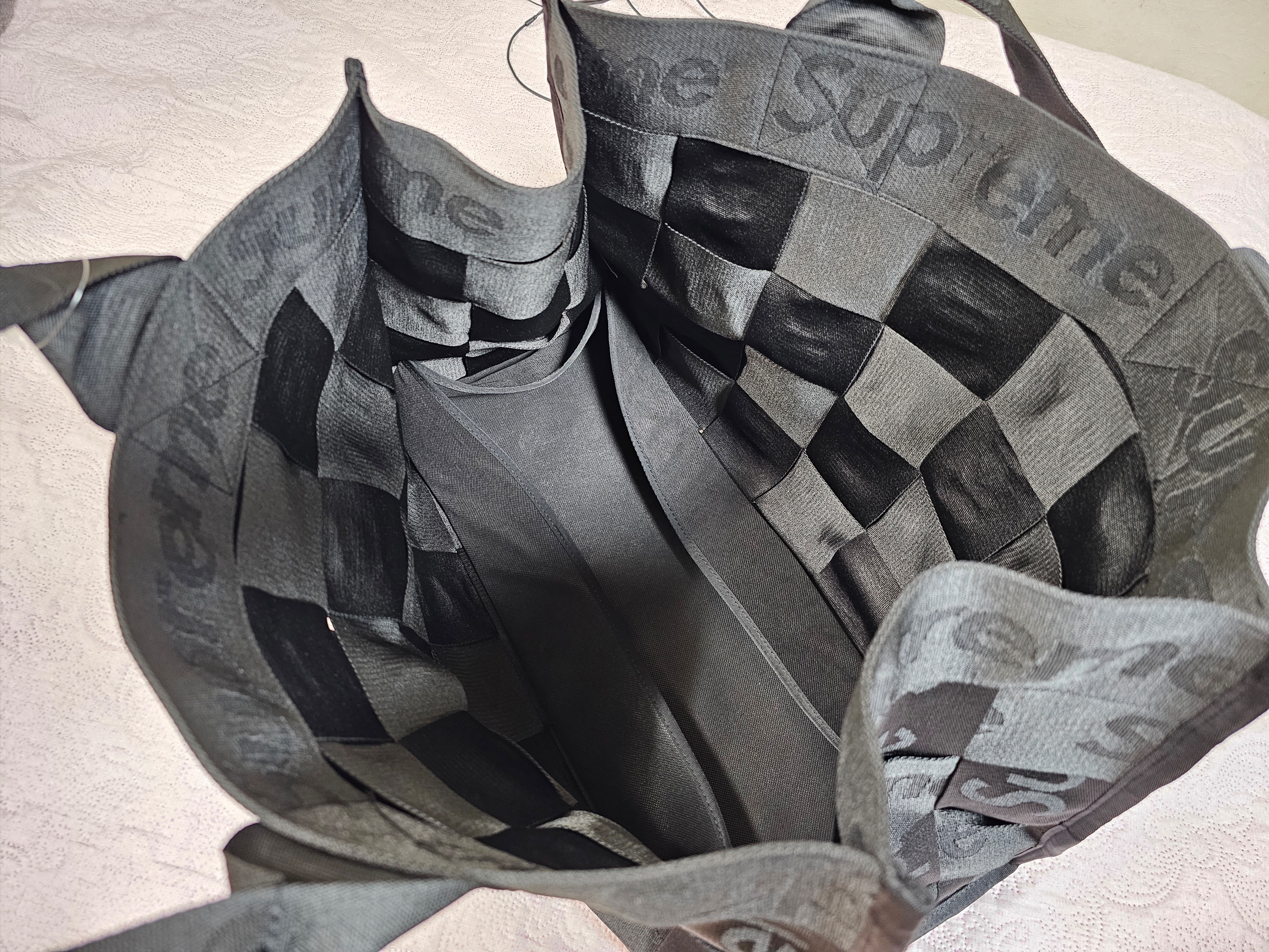Supreme Woven Large Tote Black - 23SS 착용 스타일 - 3