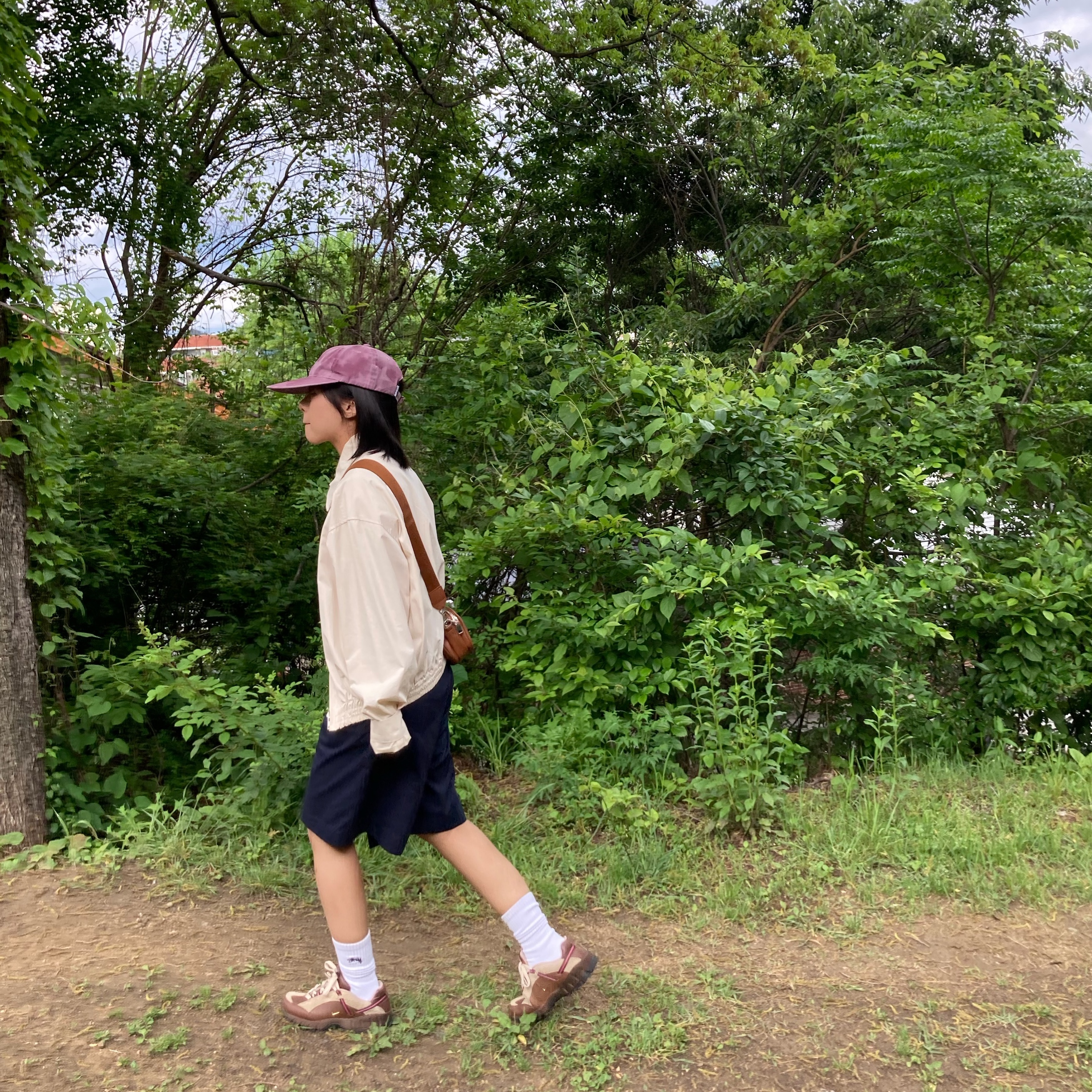 Nike x Jacquemus Air Humara LX Ale Brown and Gold 착용 스타일 - 1