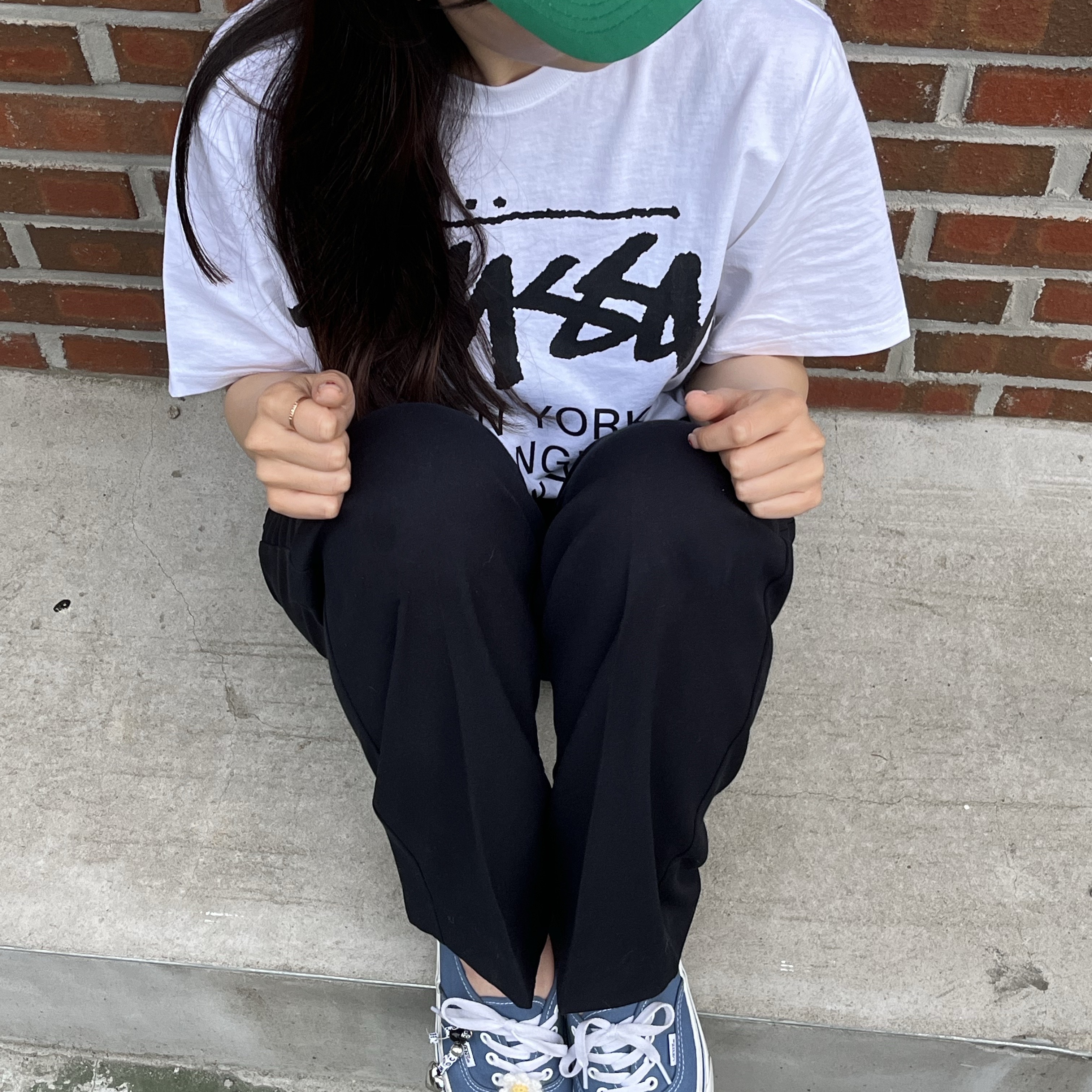 Stussy World Tour T-Shirt White 2023, Vans Authentic Navy 착용 스타일 - 1