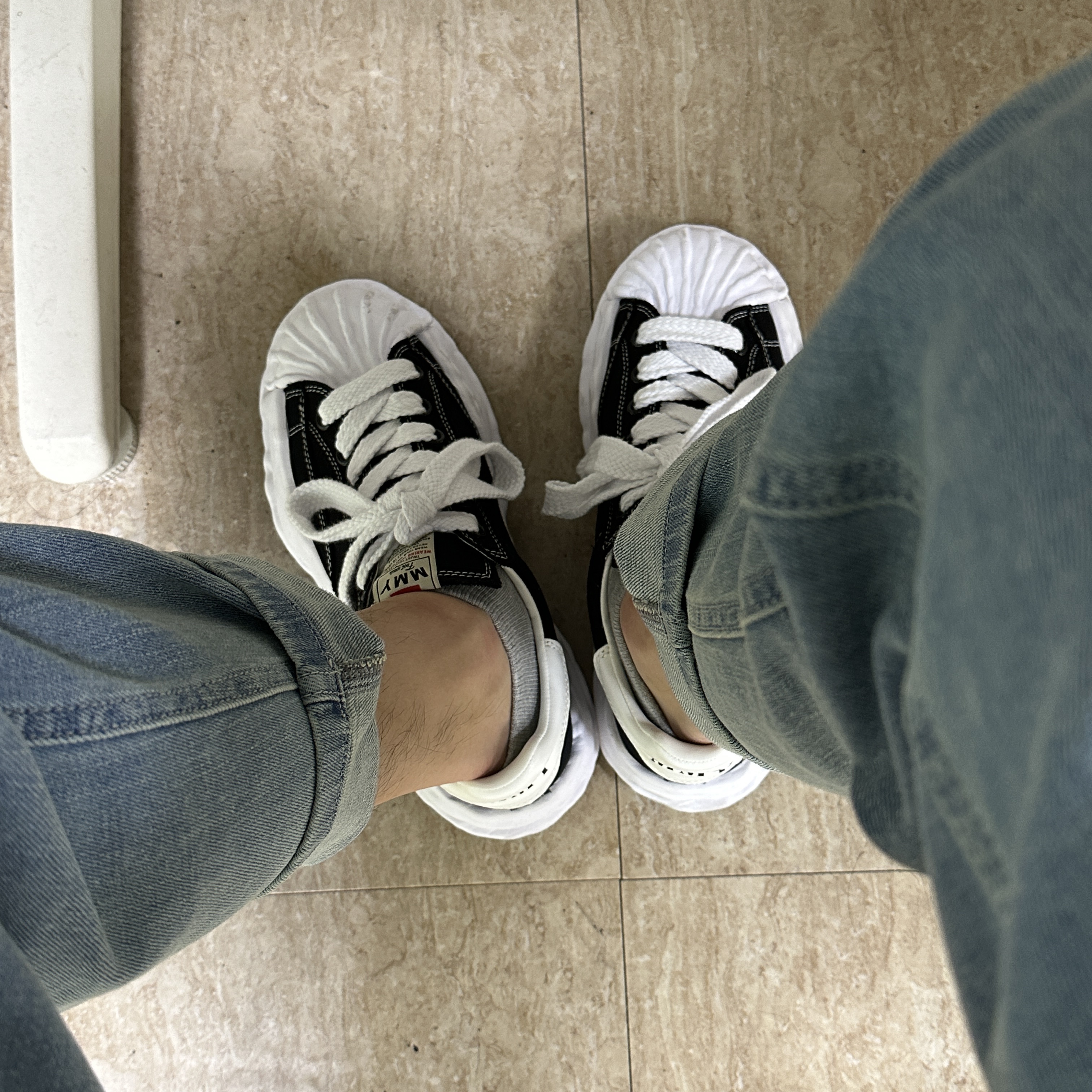 Maison Mihara Yasuhiro Blakey OG Sole Canvas Low-top Sneakers Black White 착용 스타일