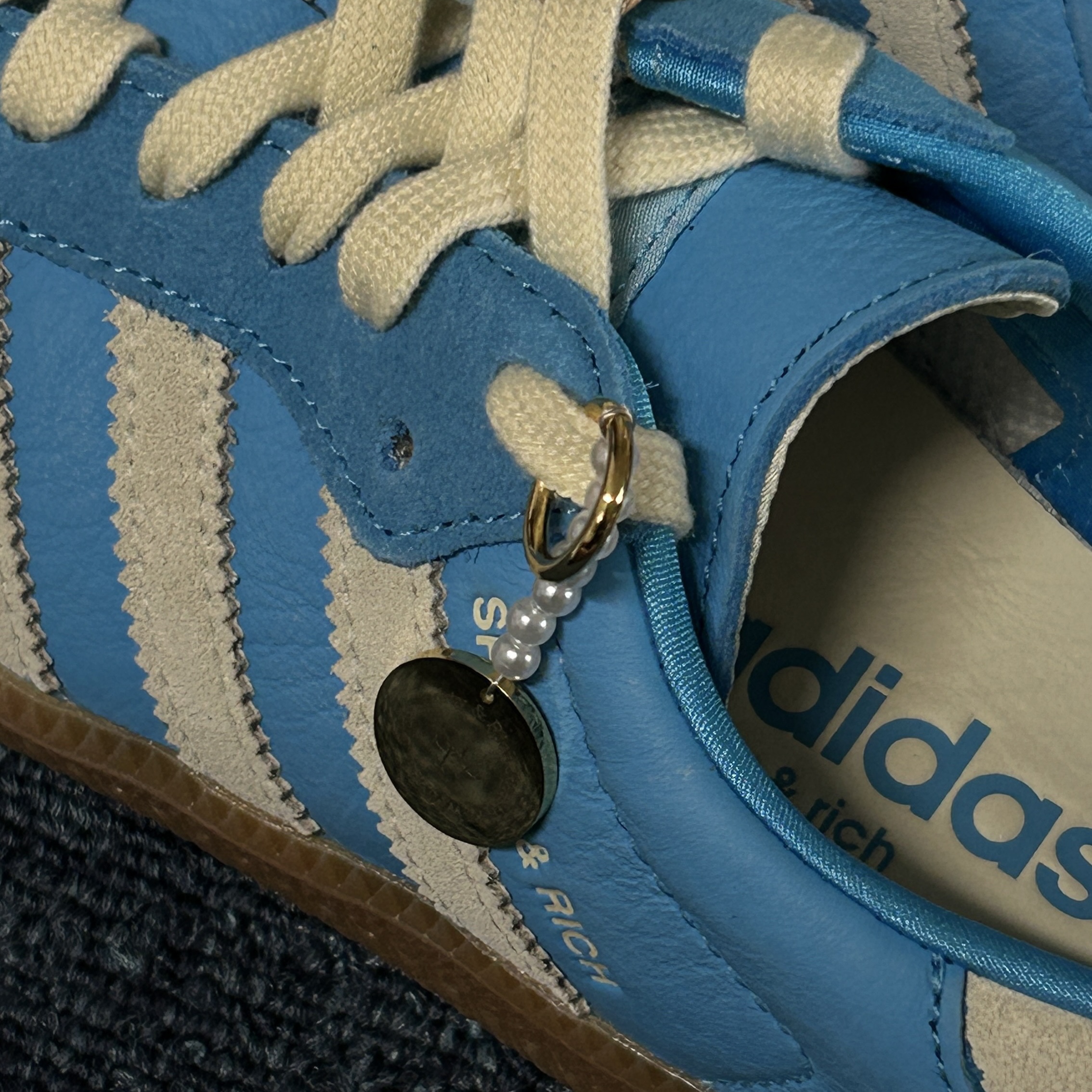 Adidas x Sporty & Rich Samba Blue Rush Cream White 착용 스타일 - 2