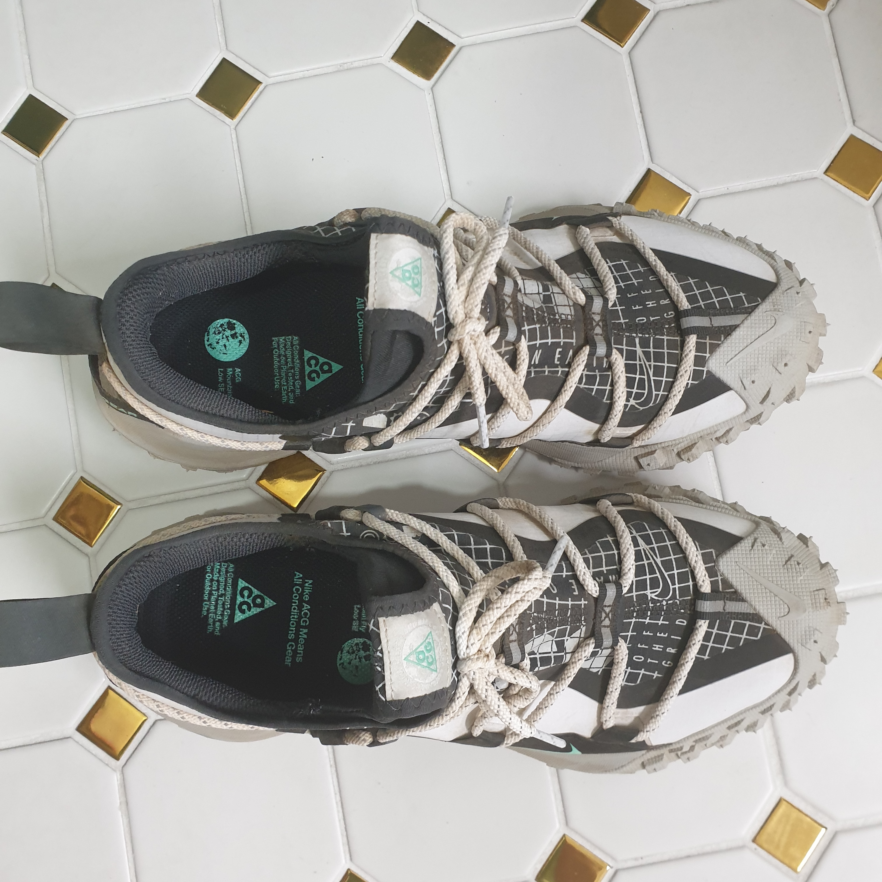 Nike ACG Mountain Fly Low SE White and Black 착용 스타일