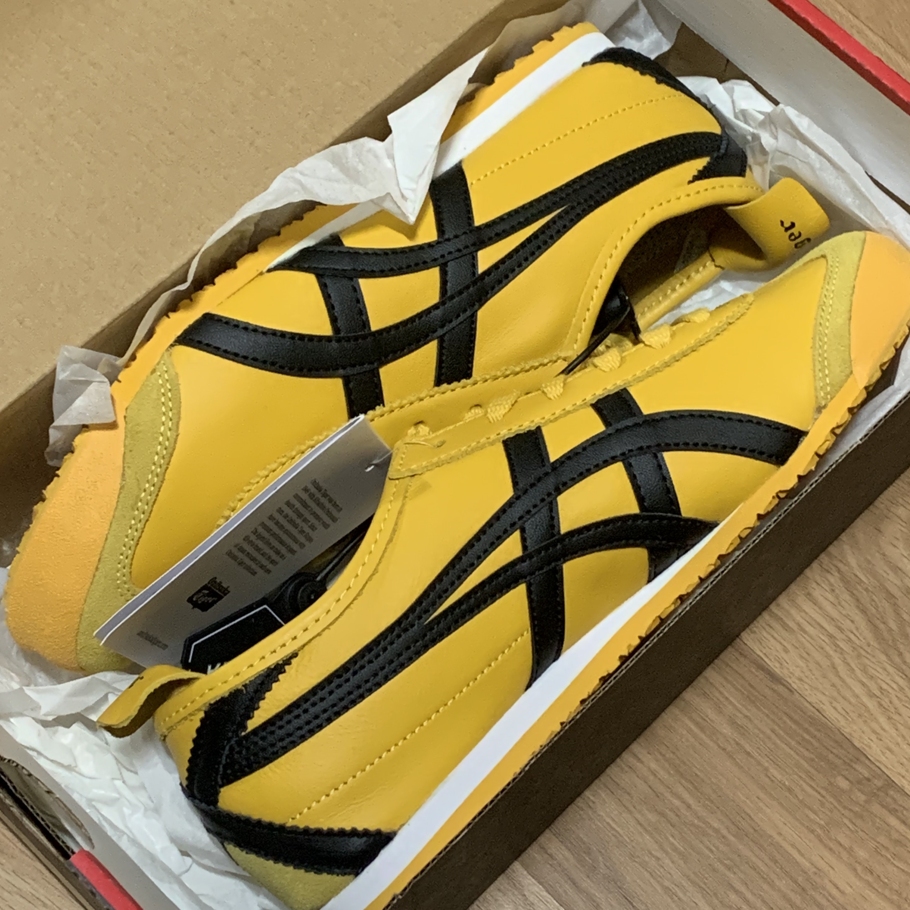 Onitsuka Tiger Mexico 66 Yellow Black 착용 스타일