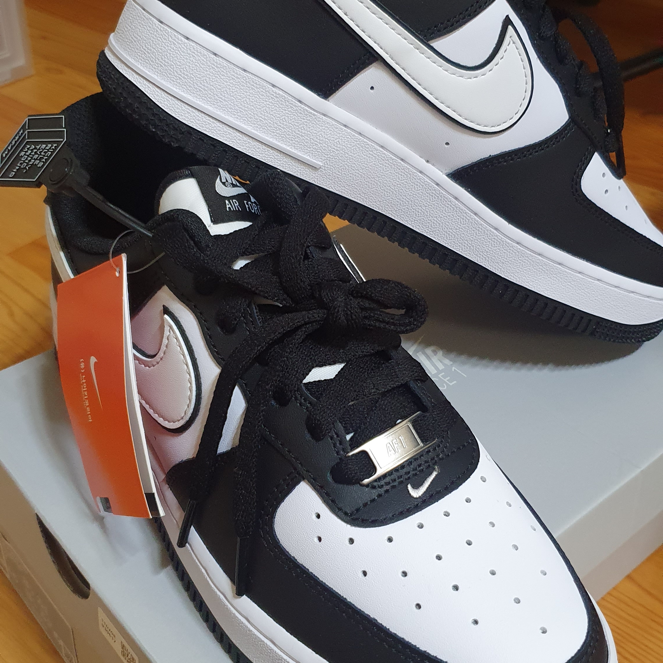 Nike Air Force 1 '07 Black White 착용 스타일