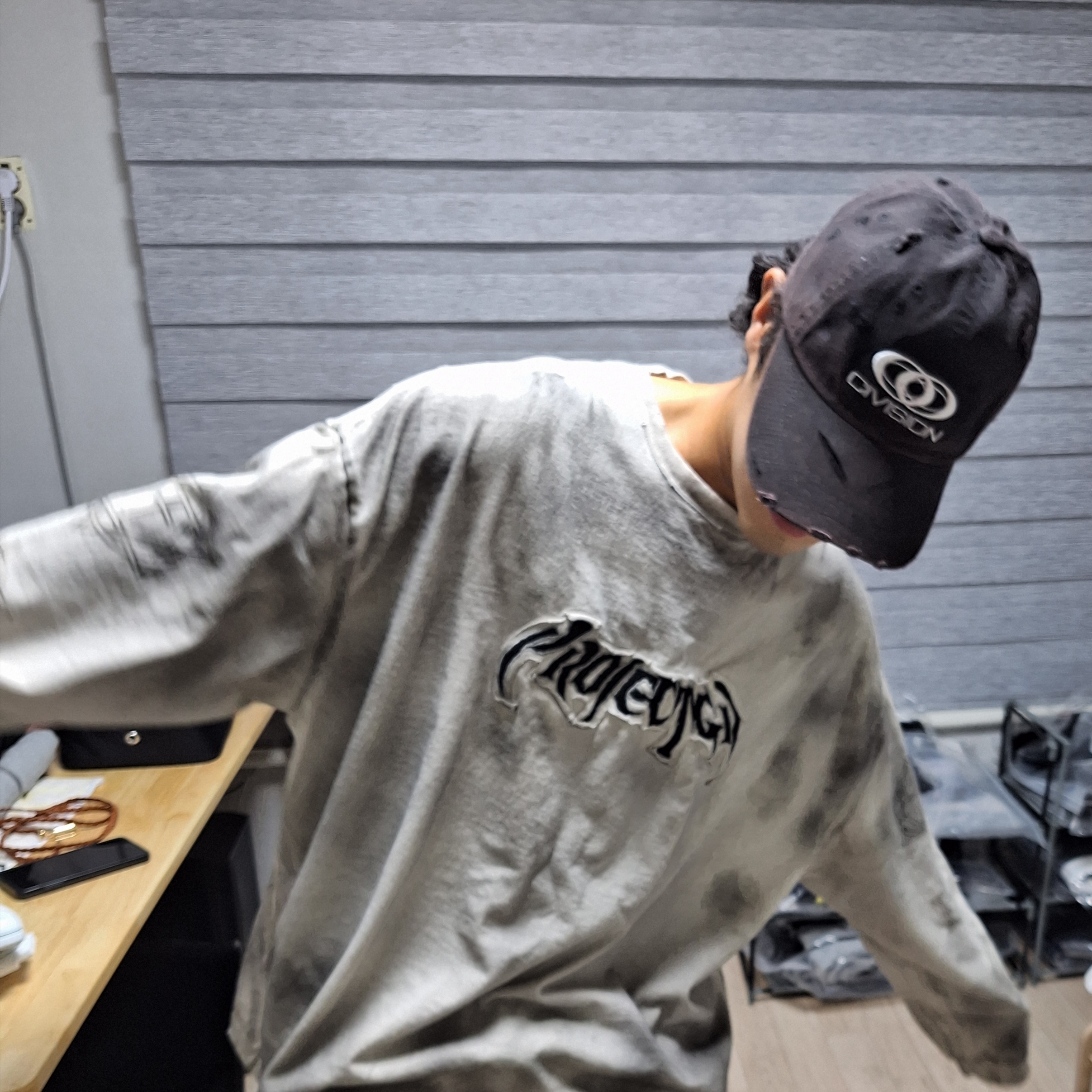 Civision by CSC Vison Destroyed Cap Washed Black, Project G/R Furious Logo Applique L/S T-Shirt Grey - 10 Corso Como Exclusive 착용 스타일