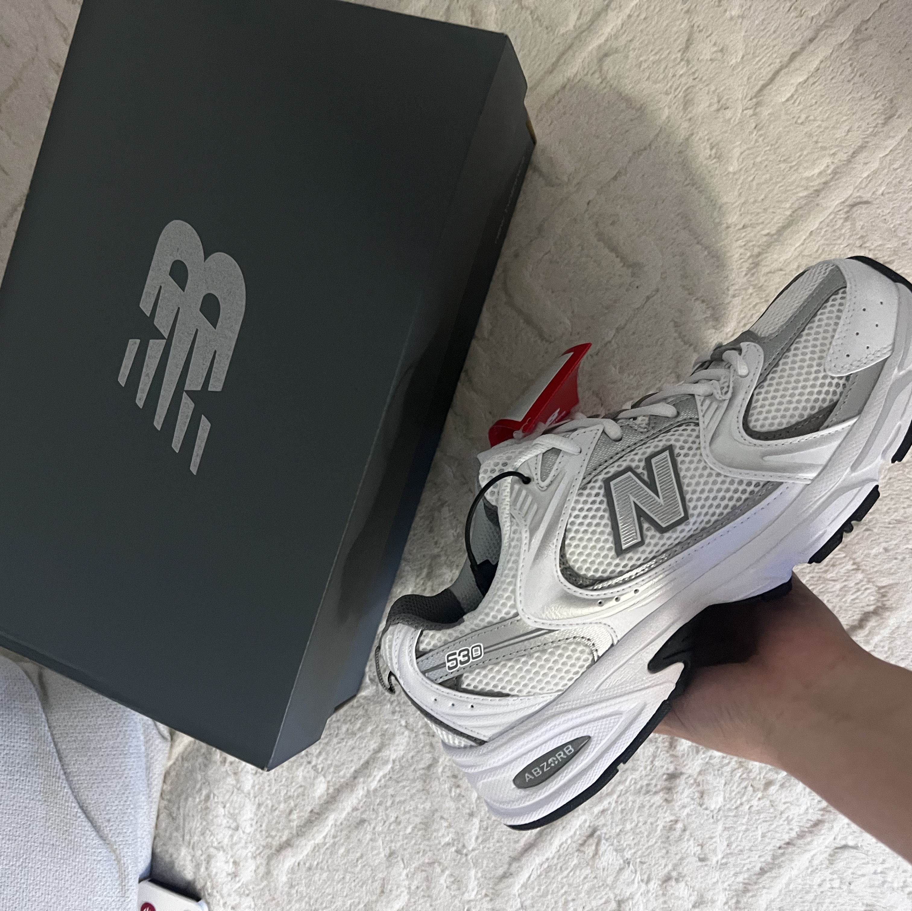 New Balance 530 White Silver 착용 스타일