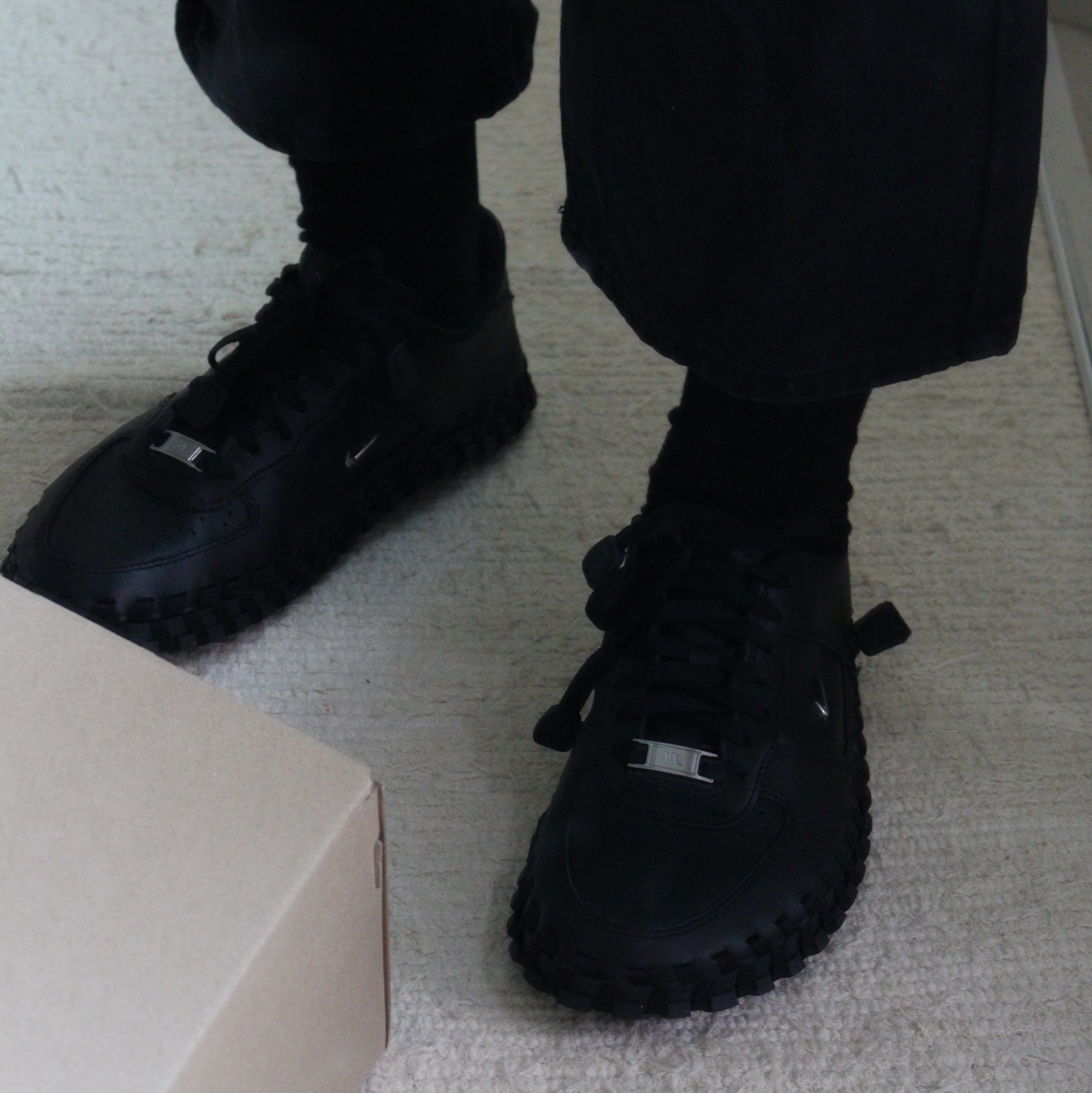 Nike x Jacquemus J Force 1 Low LX SP Black 착용 스타일 - 3
