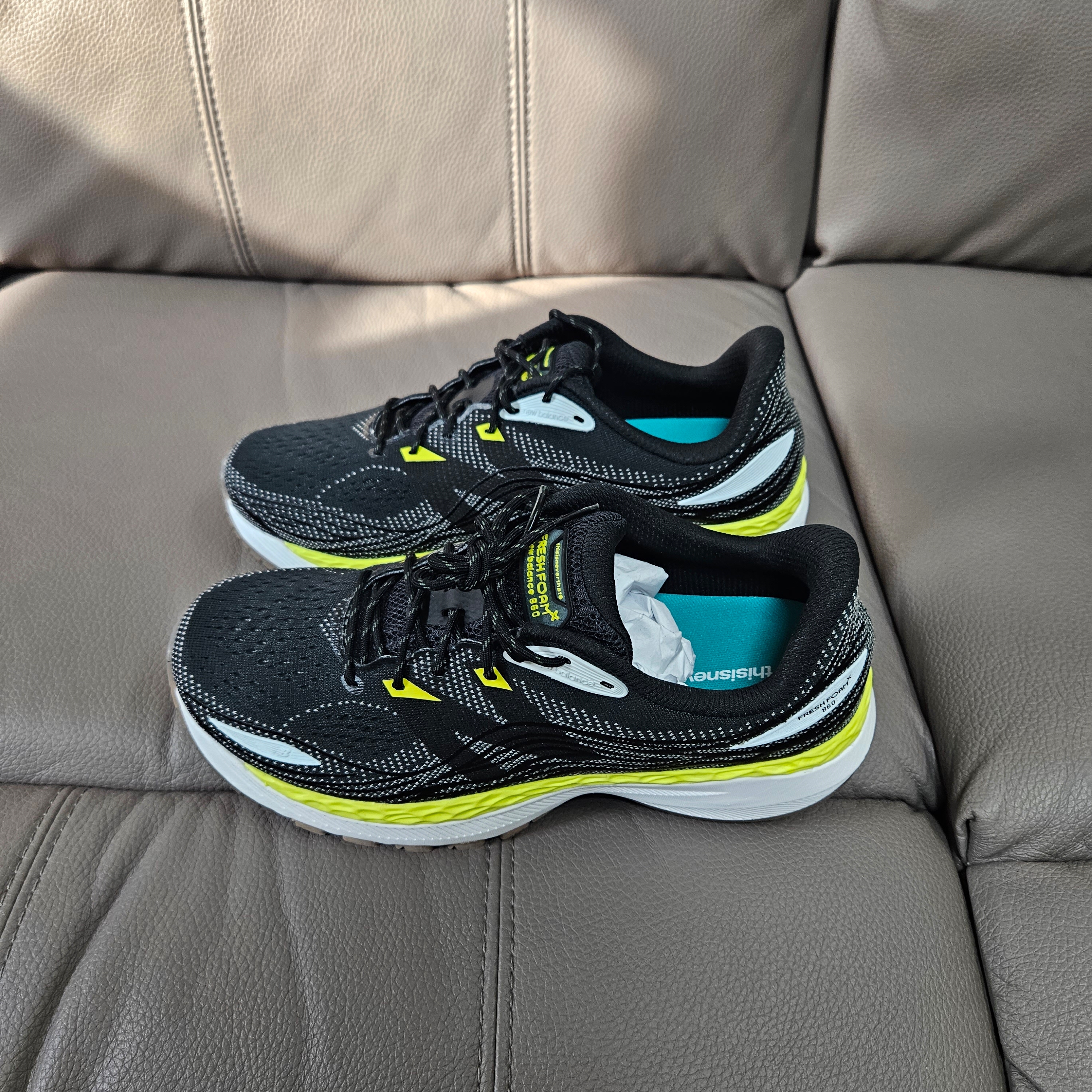 New Balance x Thisisneverthat Fresh Foam 860v2 Black - 2E Wide 착용 스타일 - 4