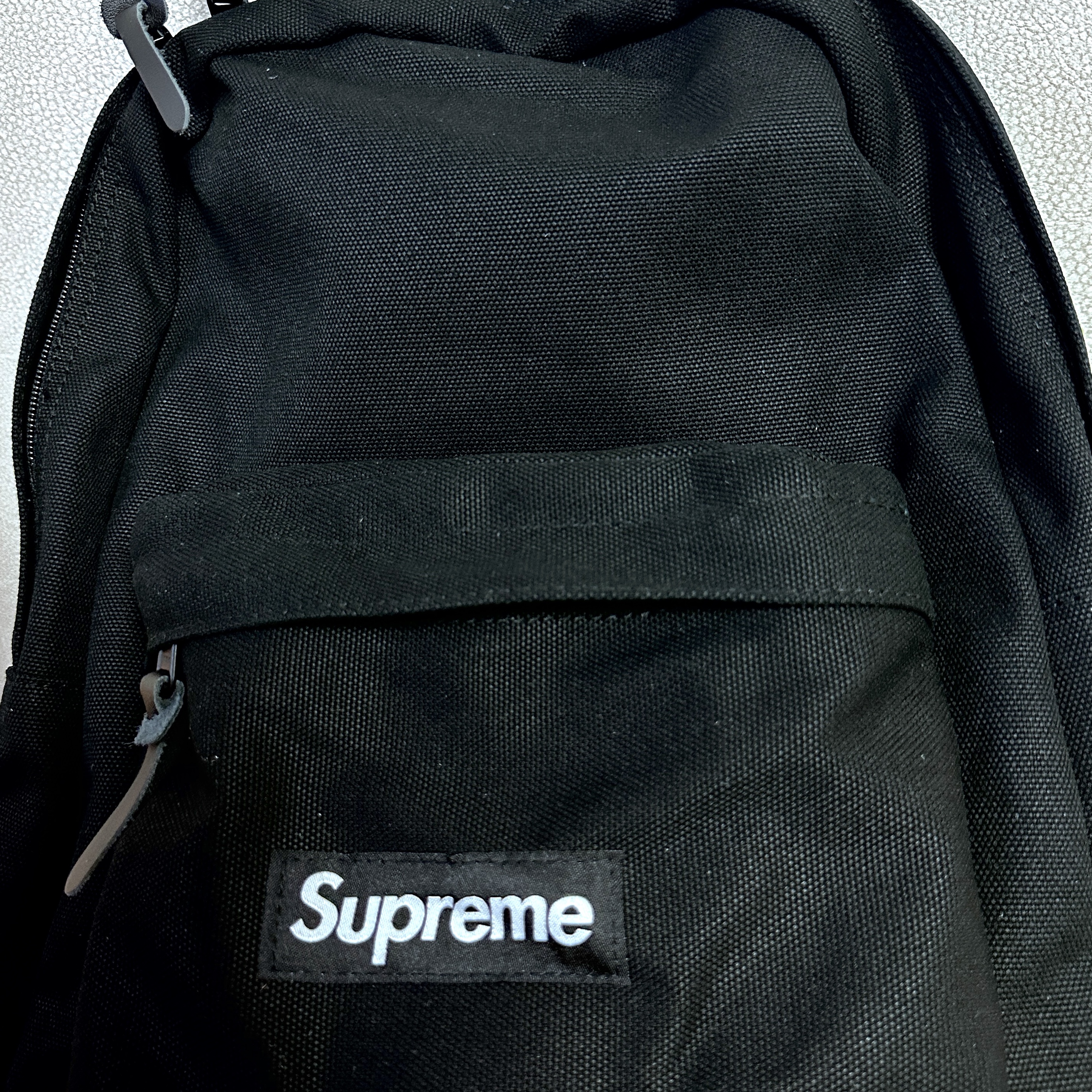 Supreme Canvas Backpack Black 착용 스타일