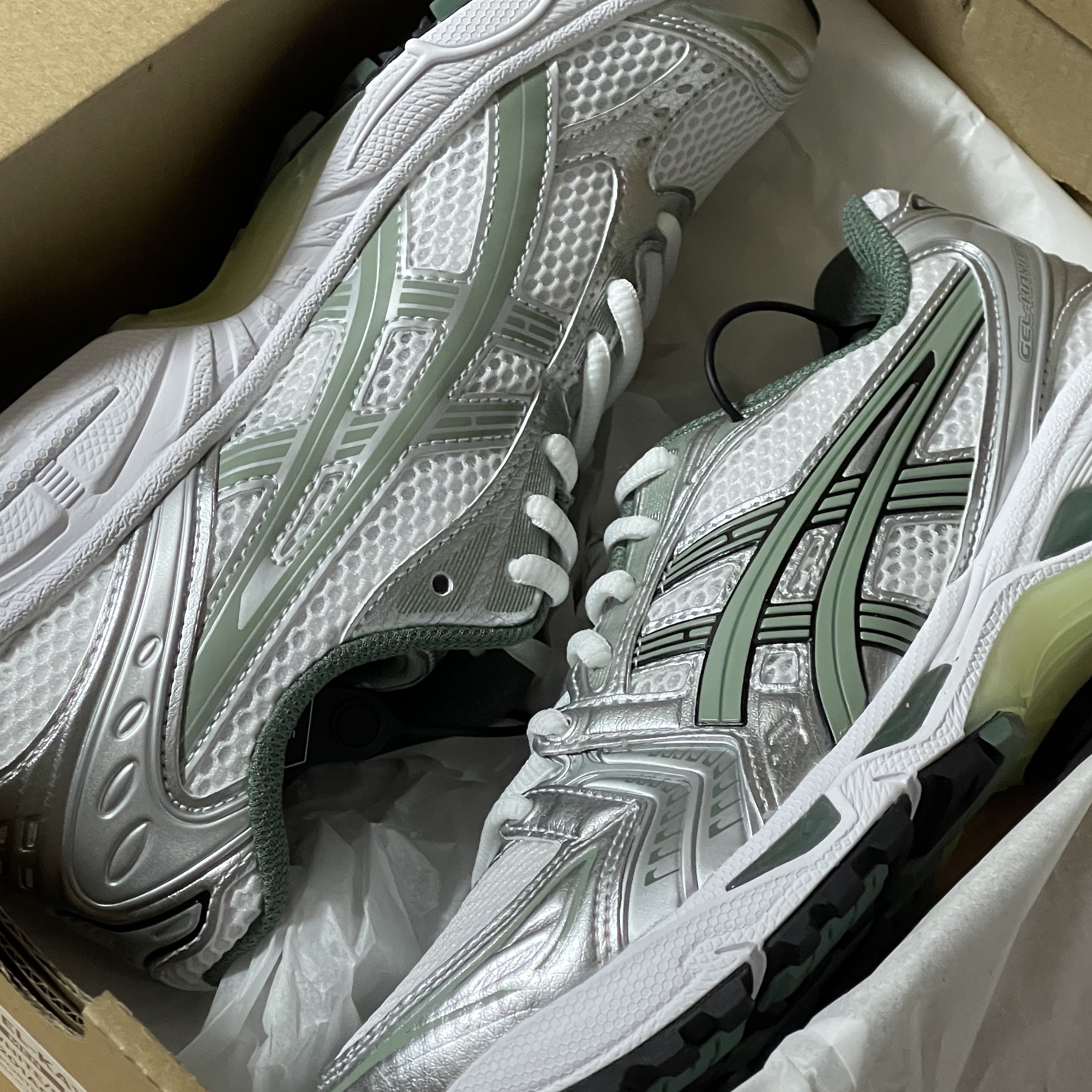 Asics Gel-Kayano 14 White Slate Grey 착용 스타일