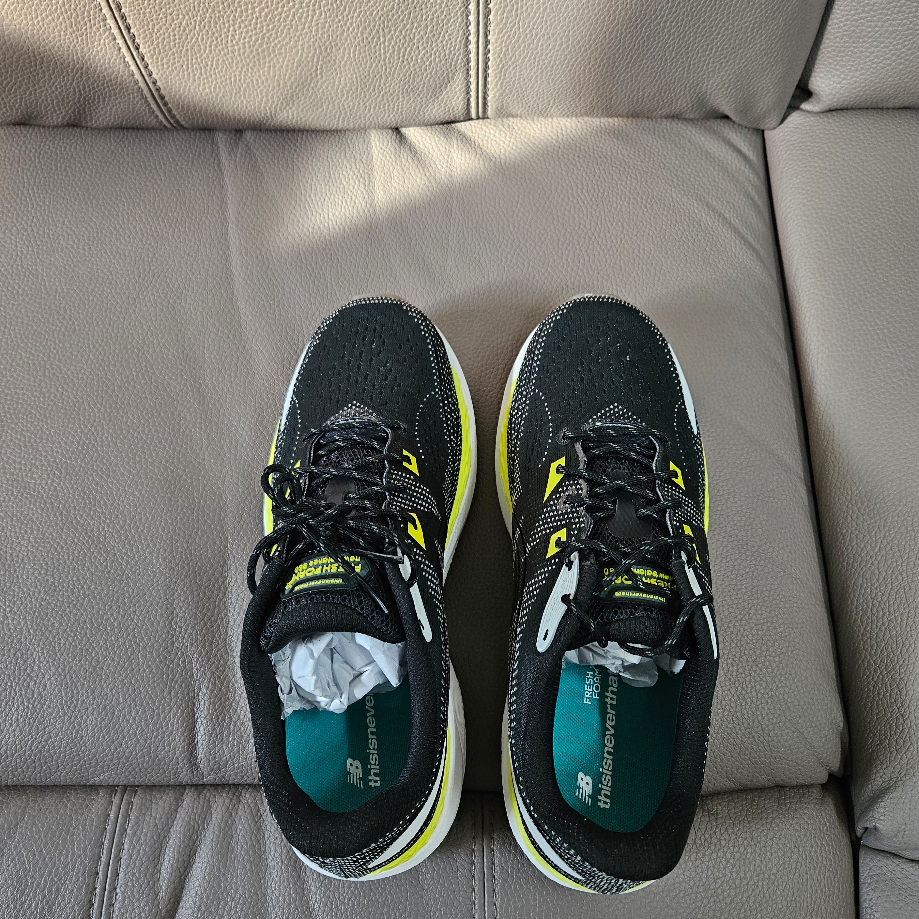 New Balance x Thisisneverthat Fresh Foam 860v2 Black - 2E Wide 착용 스타일 - 1