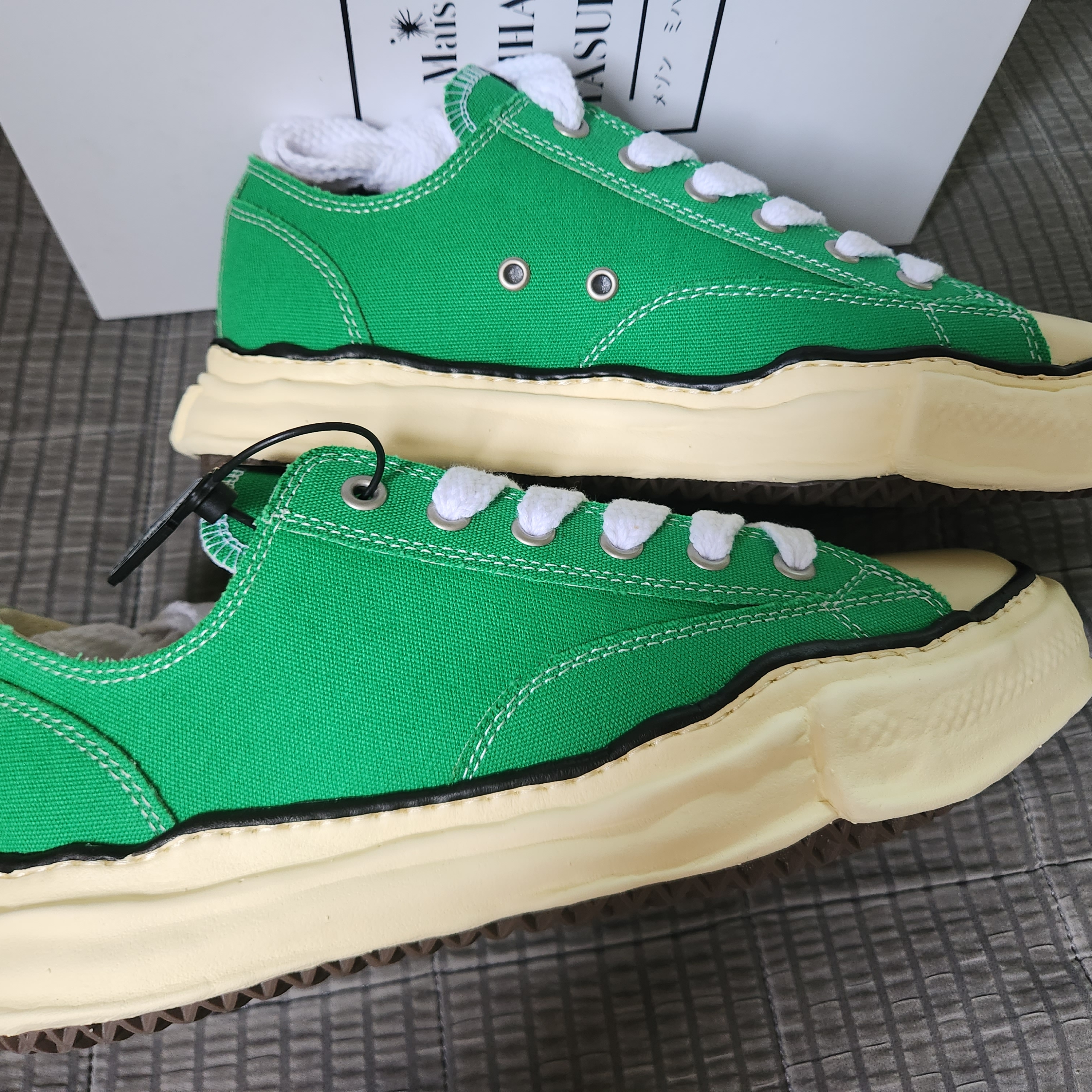 Maison Mihara Yasuhiro Peterson VL OG Sole Canvas Low-top Sneakers Green 착용 스타일 - 3