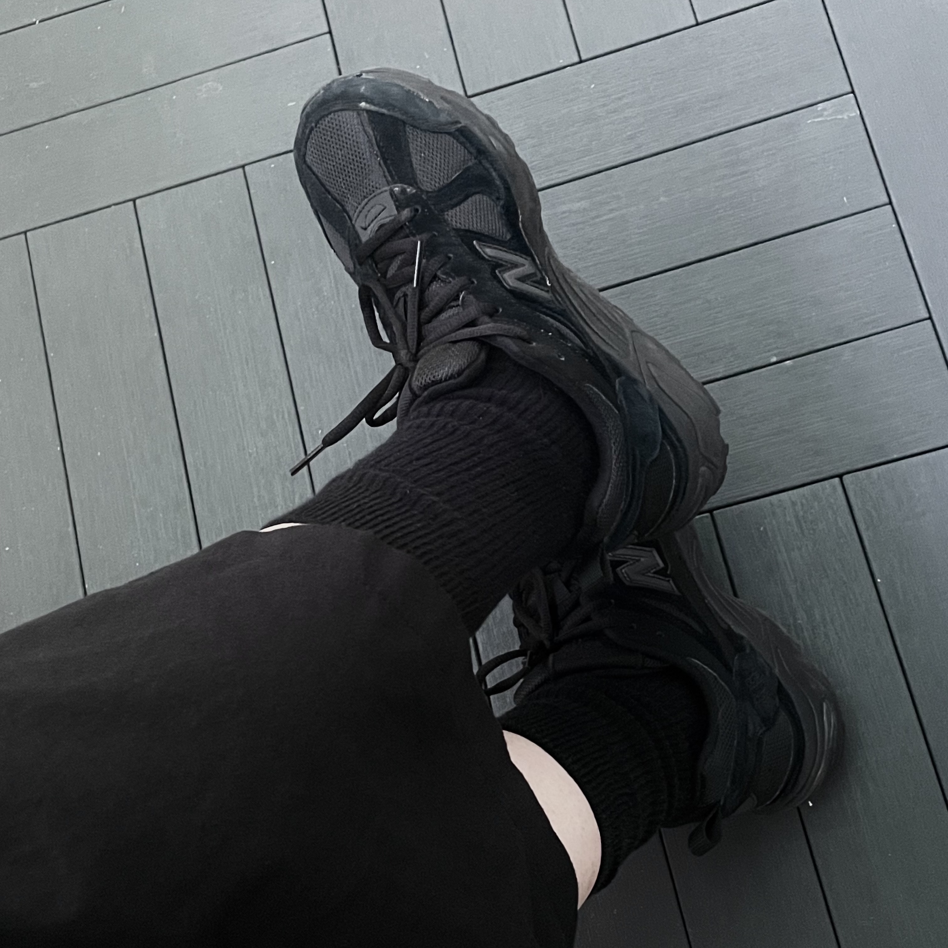 New Balance 878 Triple Black 착용 스타일