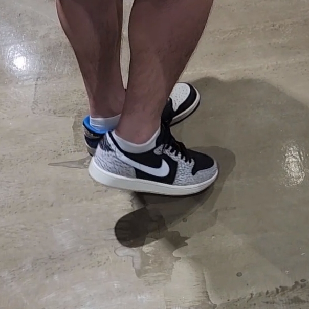 Jordan 1 Retro Low OG Black Cement 착용 스타일