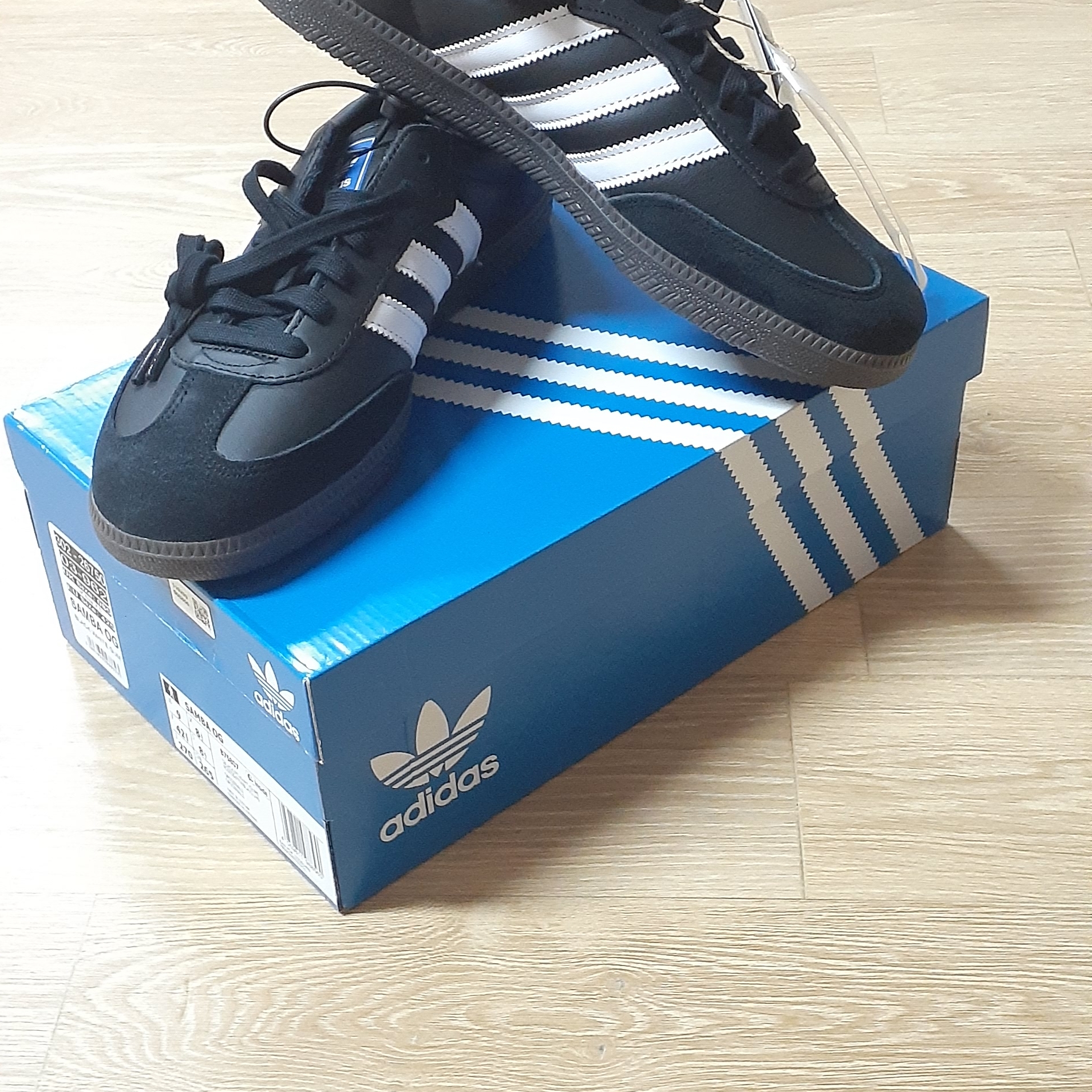 Adidas Samba OG Black White Gum 착용 스타일
