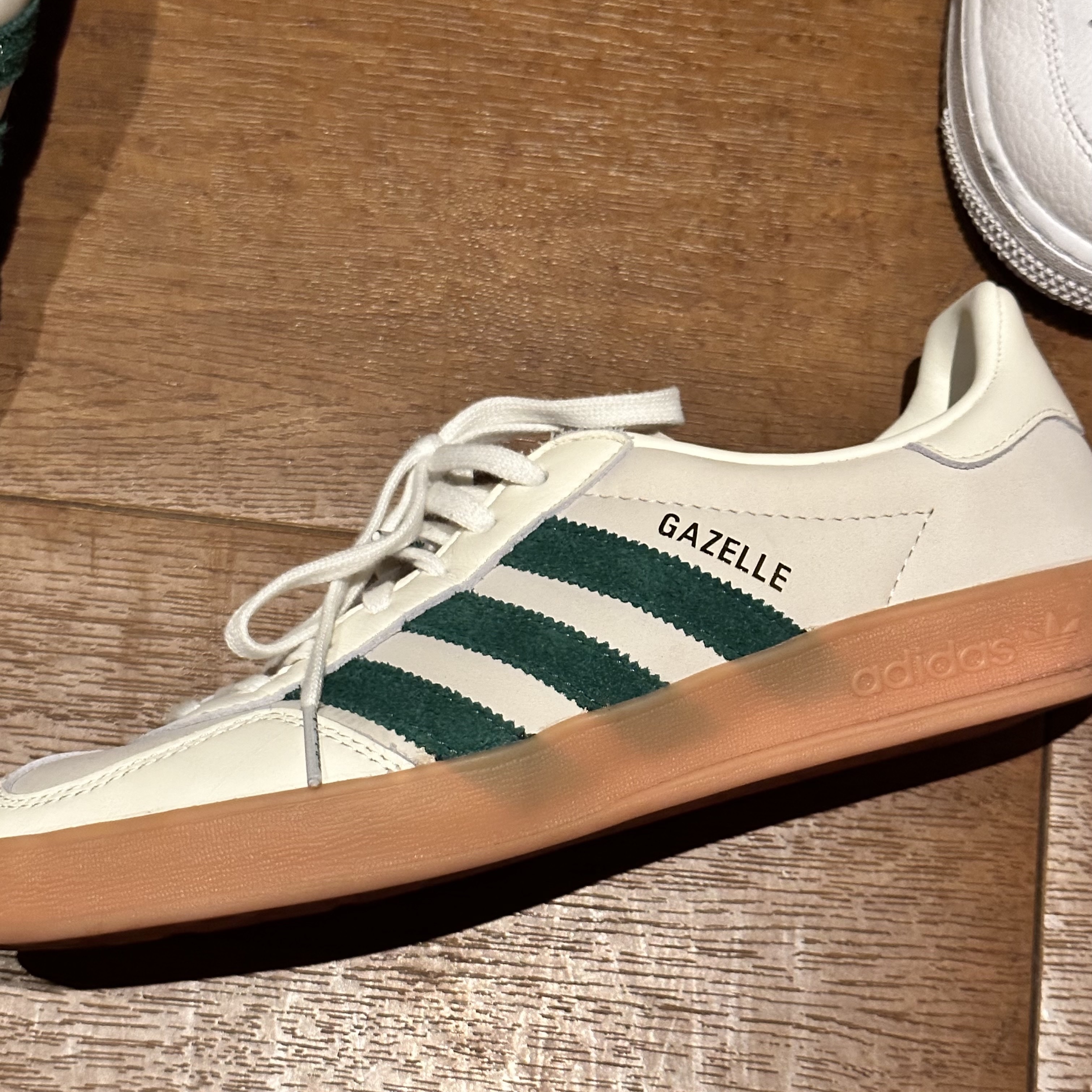 Adidas x Emmi Gazelle Indoor Off White Dark Green 착용 스타일
