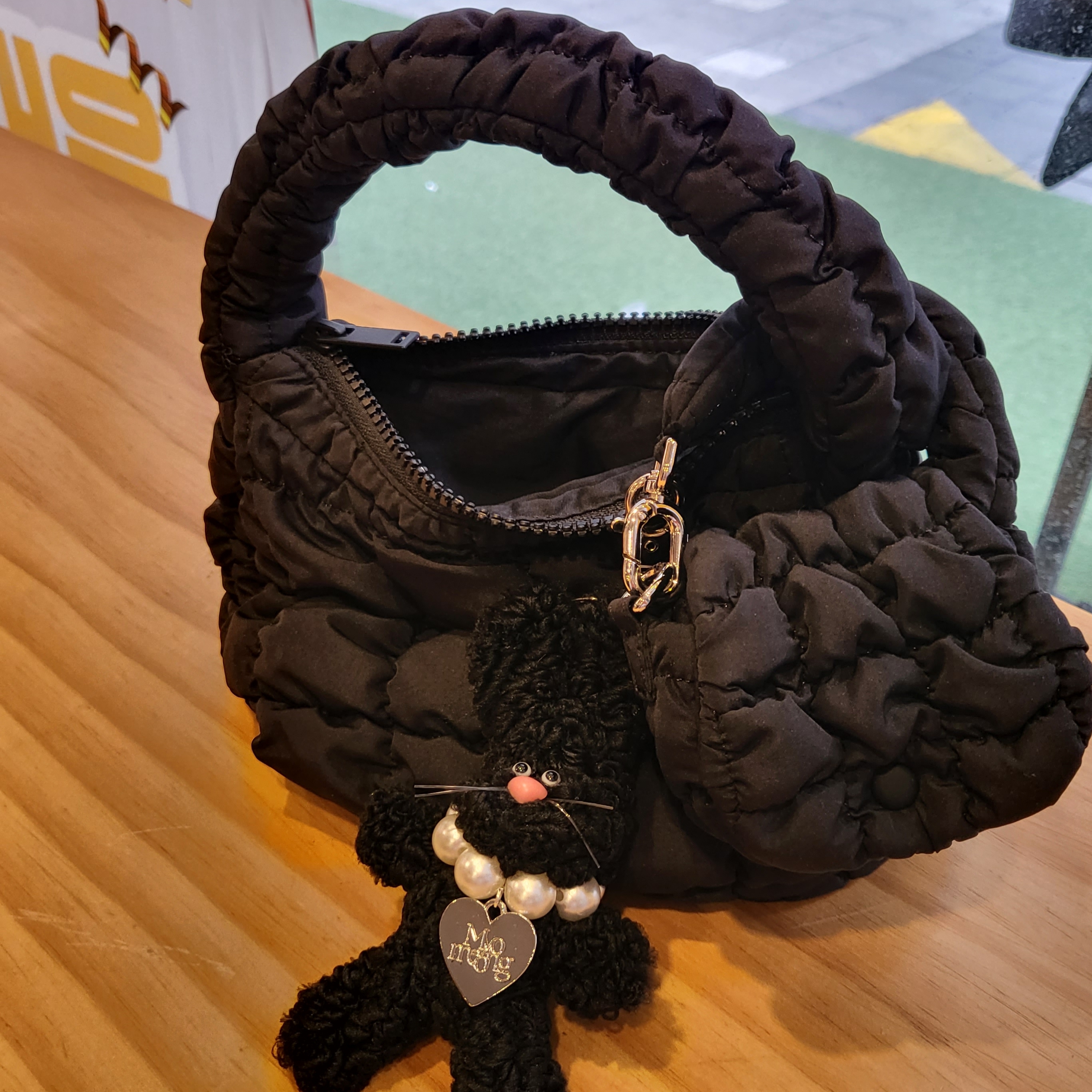 COS Quilted Nano Bag Black, COS Quilted Micro Bag Black 착용 스타일