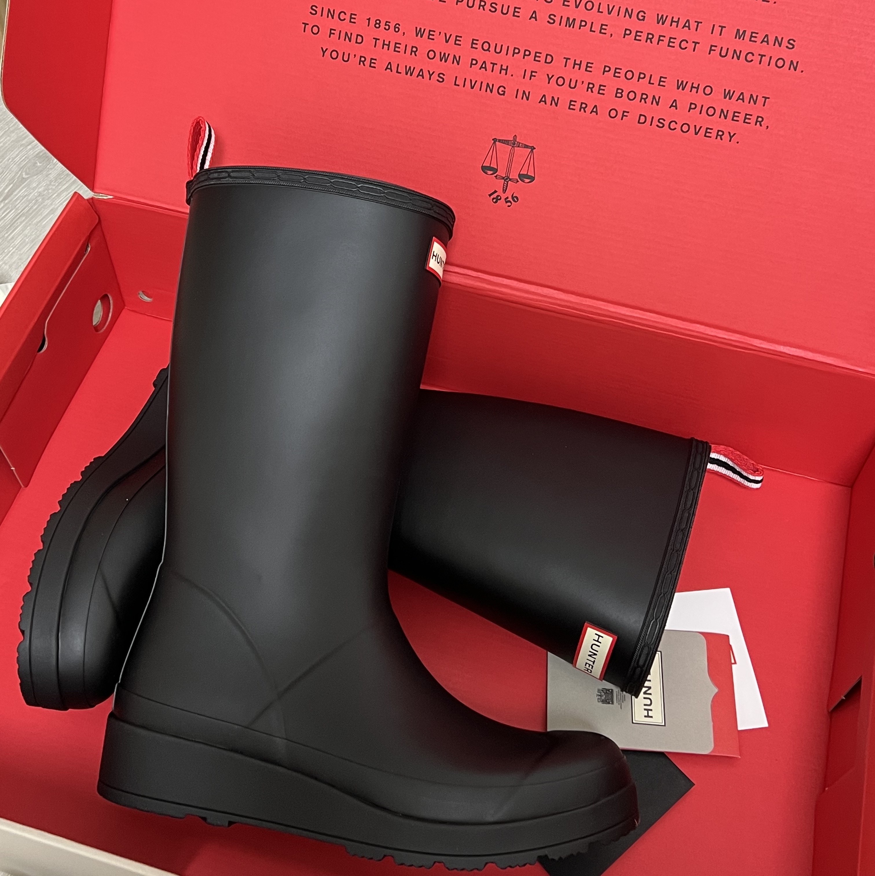 (W) Hunter Play Tall Wellington Rain Boots Black 착용 스타일