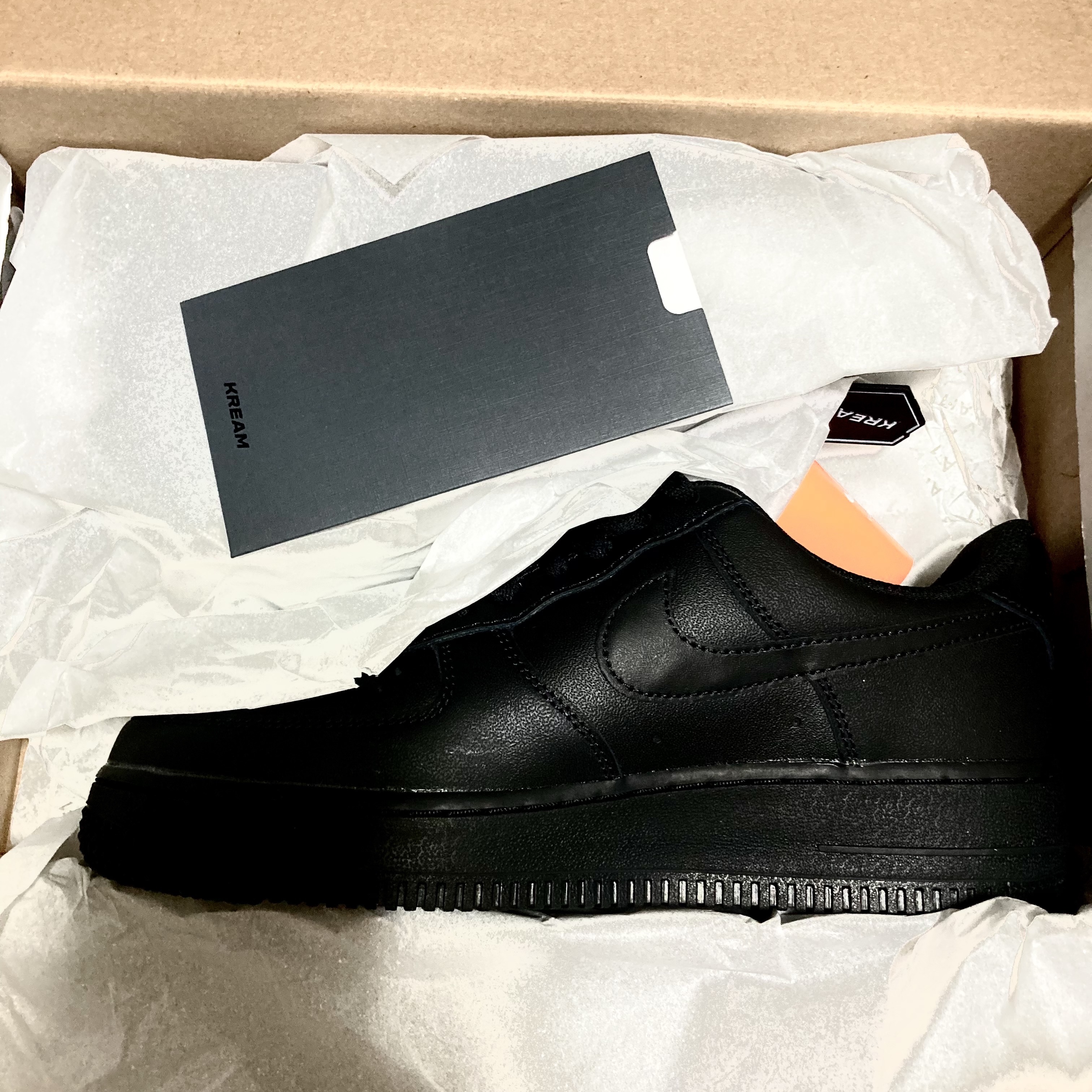 (W) Nike Air Force 1 '07 Low Triple Black 착용 스타일