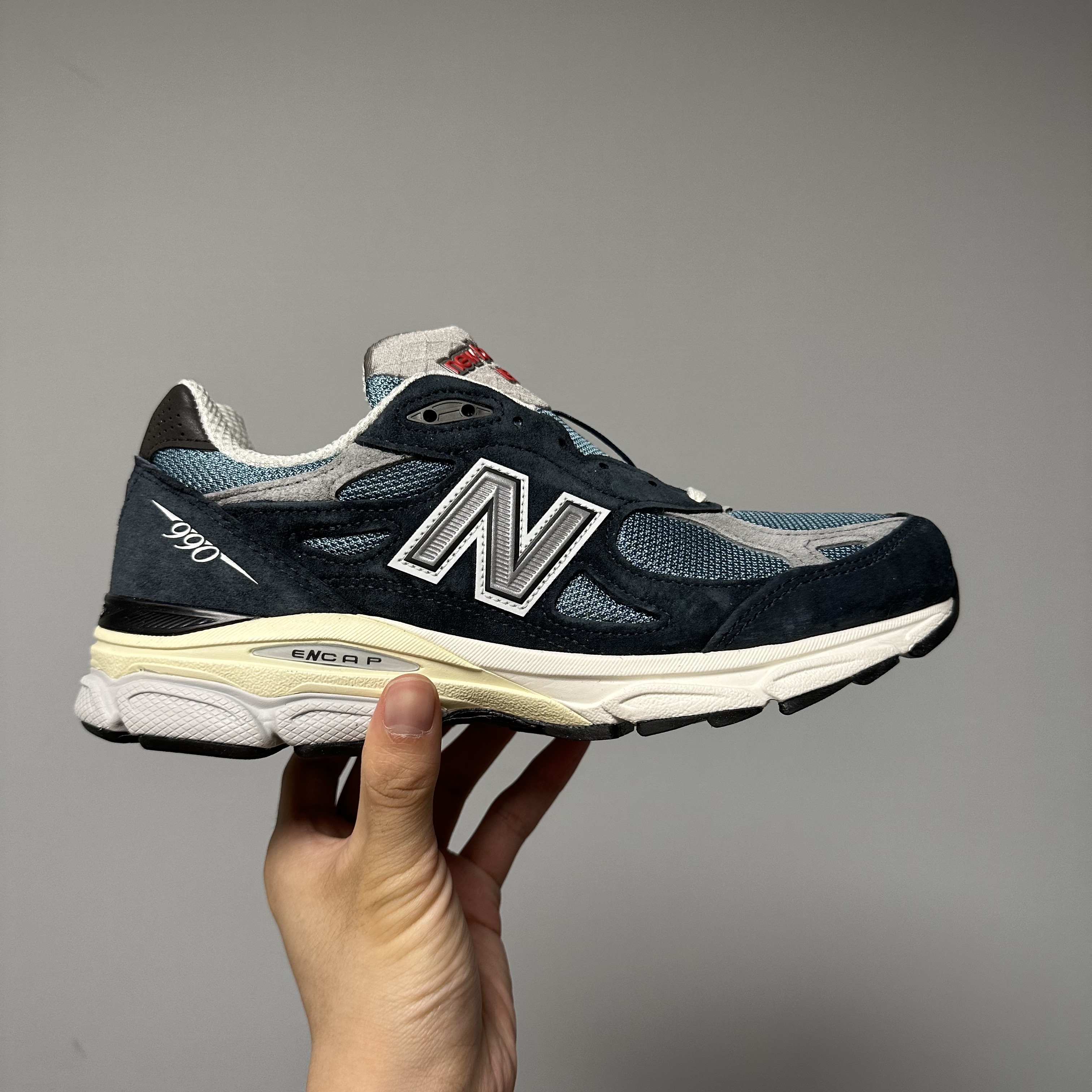 New Balance 990v3 Made in USA Navy Spring Tide 착용 스타일 - 1