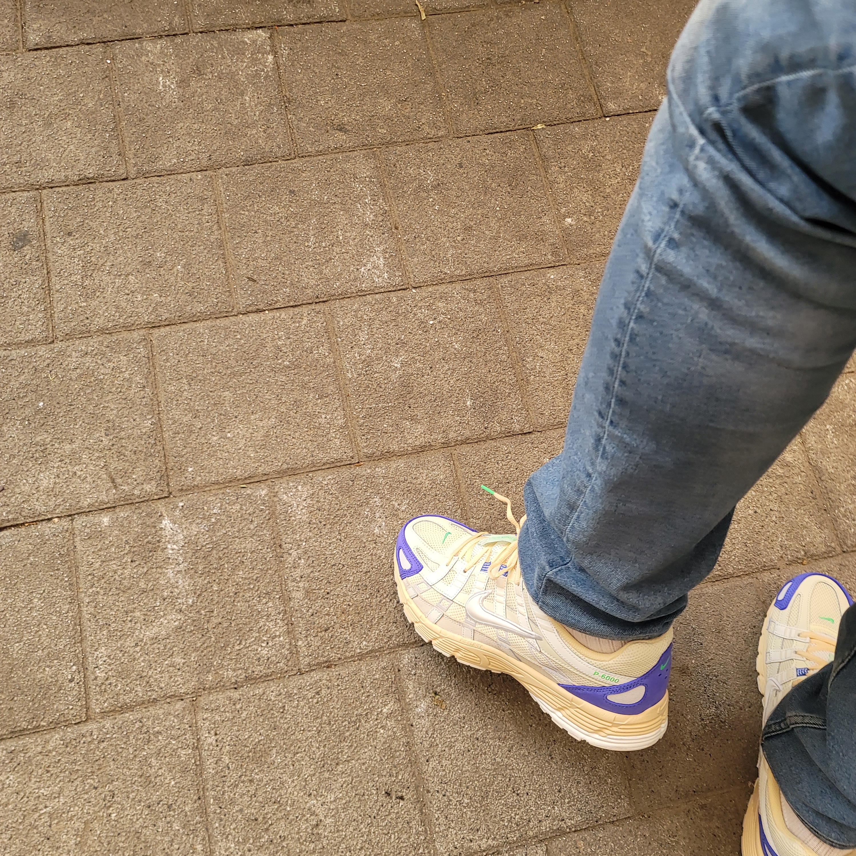 Nike P-6000 Coconut Milk Medium Blue 착용 스타일 - 2