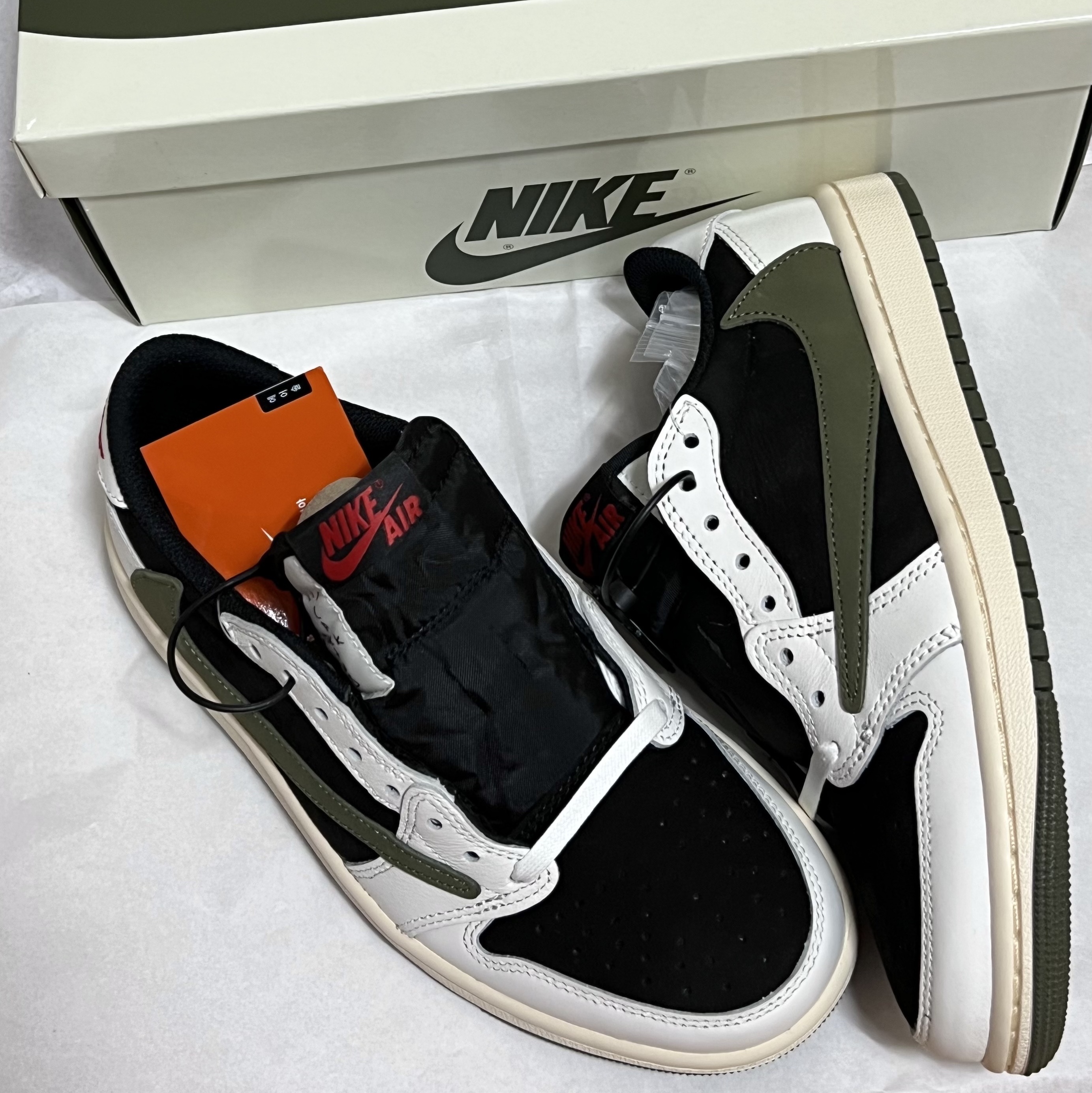 (W) Jordan 1 x Travis Scott Retro Low OG SP Medium Olive 착용 스타일 - 2