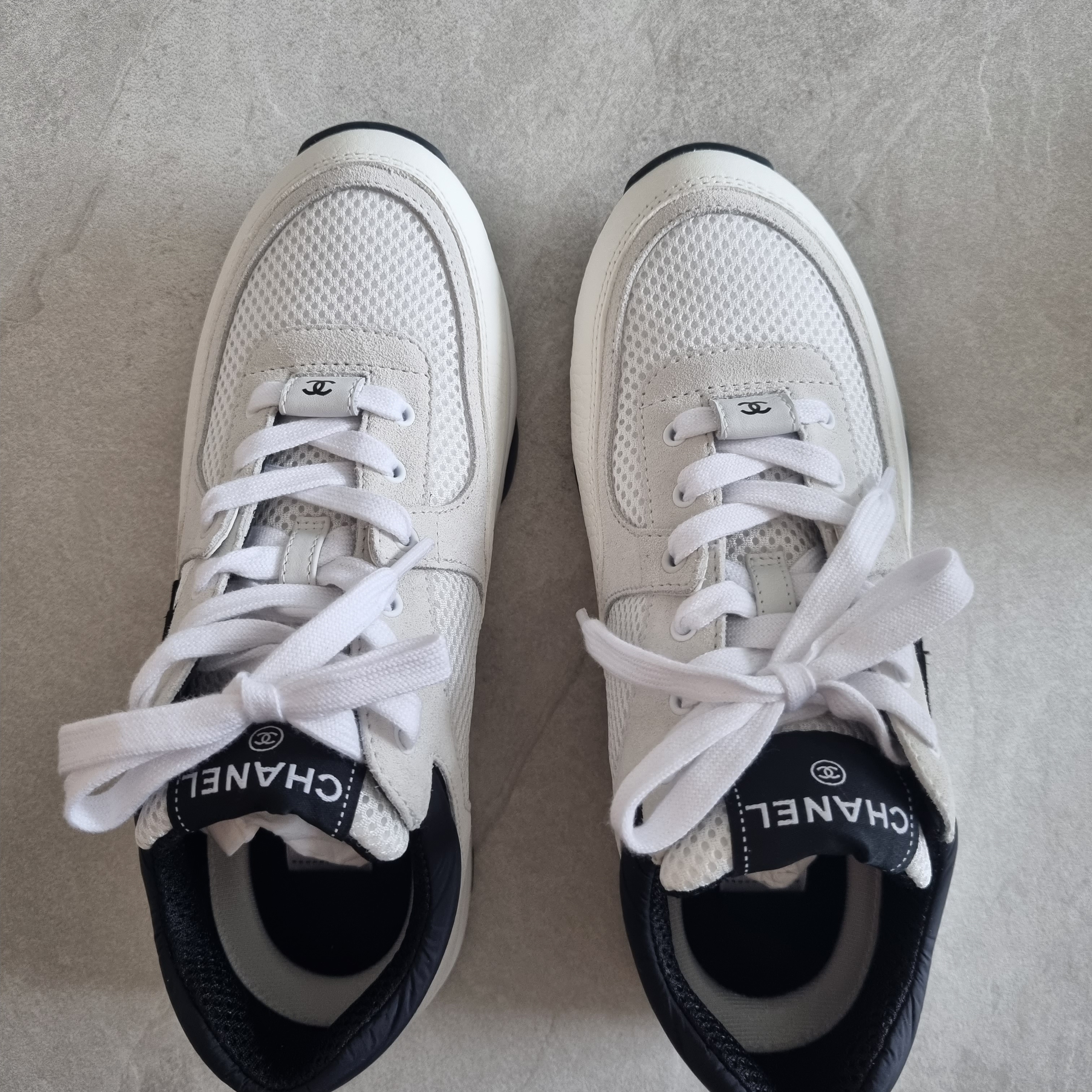 (W) Chanel Sneakers Mesh Suede Calfskin & White Black 착용 스타일