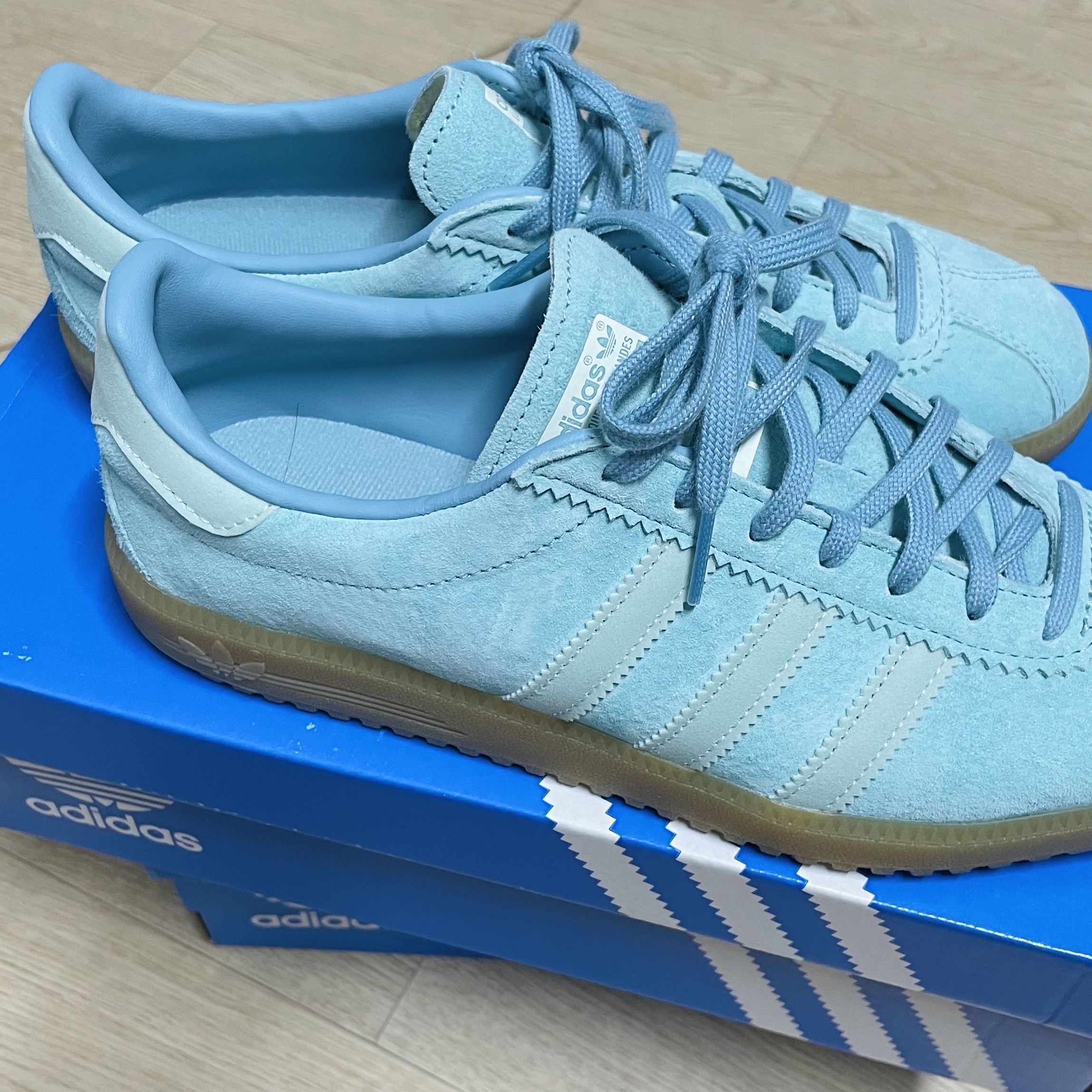 Adidas Bermuda Easy Mint 착용 스타일