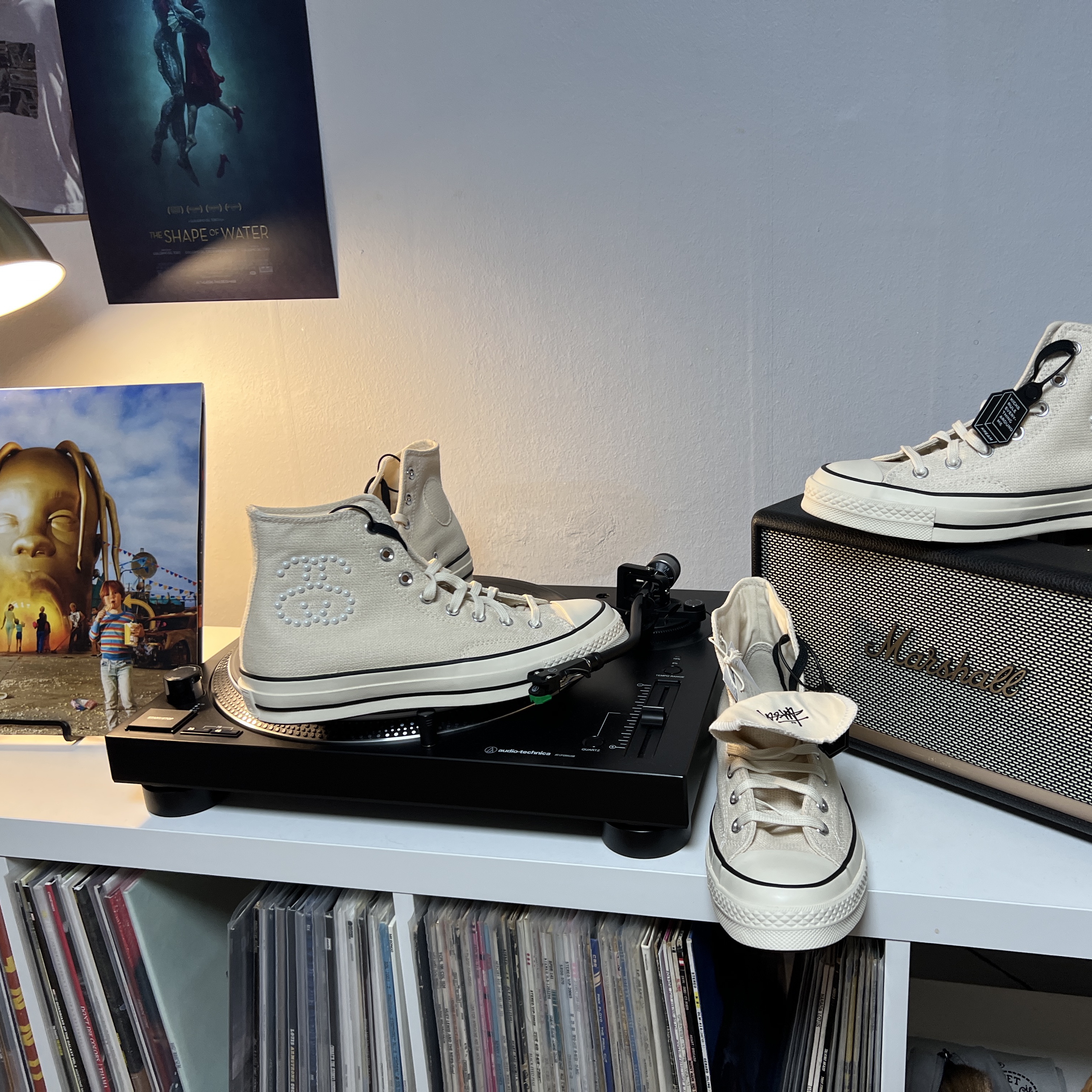 Converse x Stussy Chuck 70 High Natural Ivory, Supreme Fat Tip Jacquard Denim Camp Cap Blue - 22SS 착용 스타일 - 4