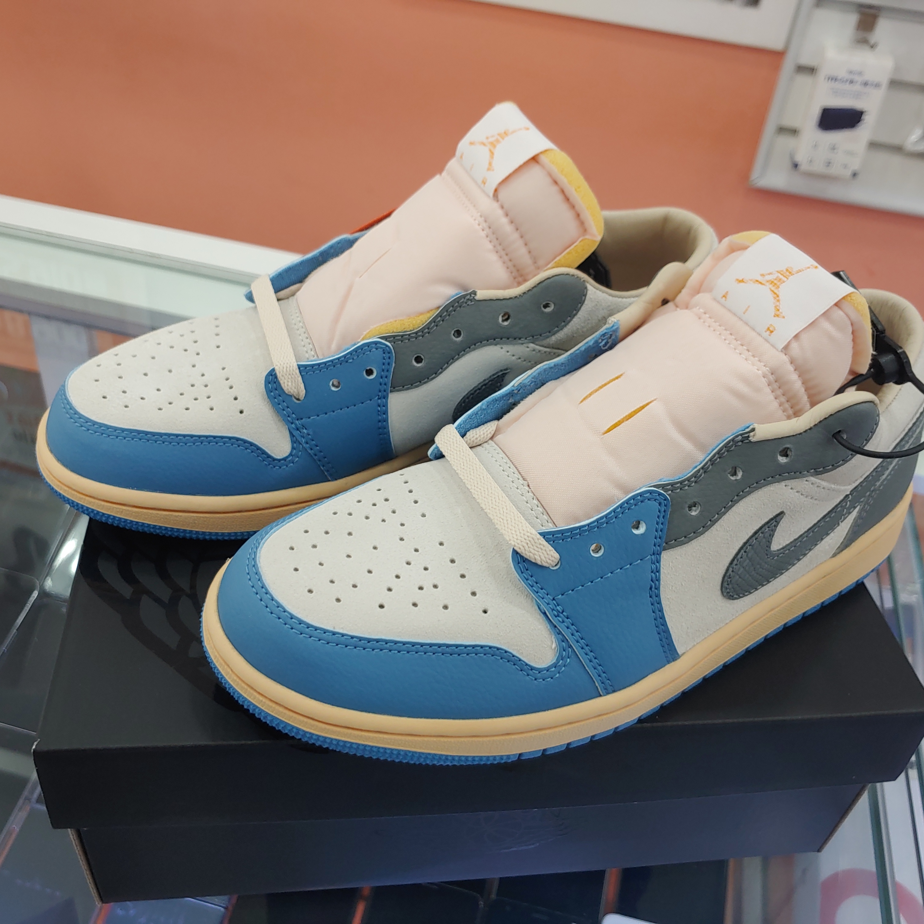 Jordan 1 Low SE Tokyo 96 착용 스타일 - 3