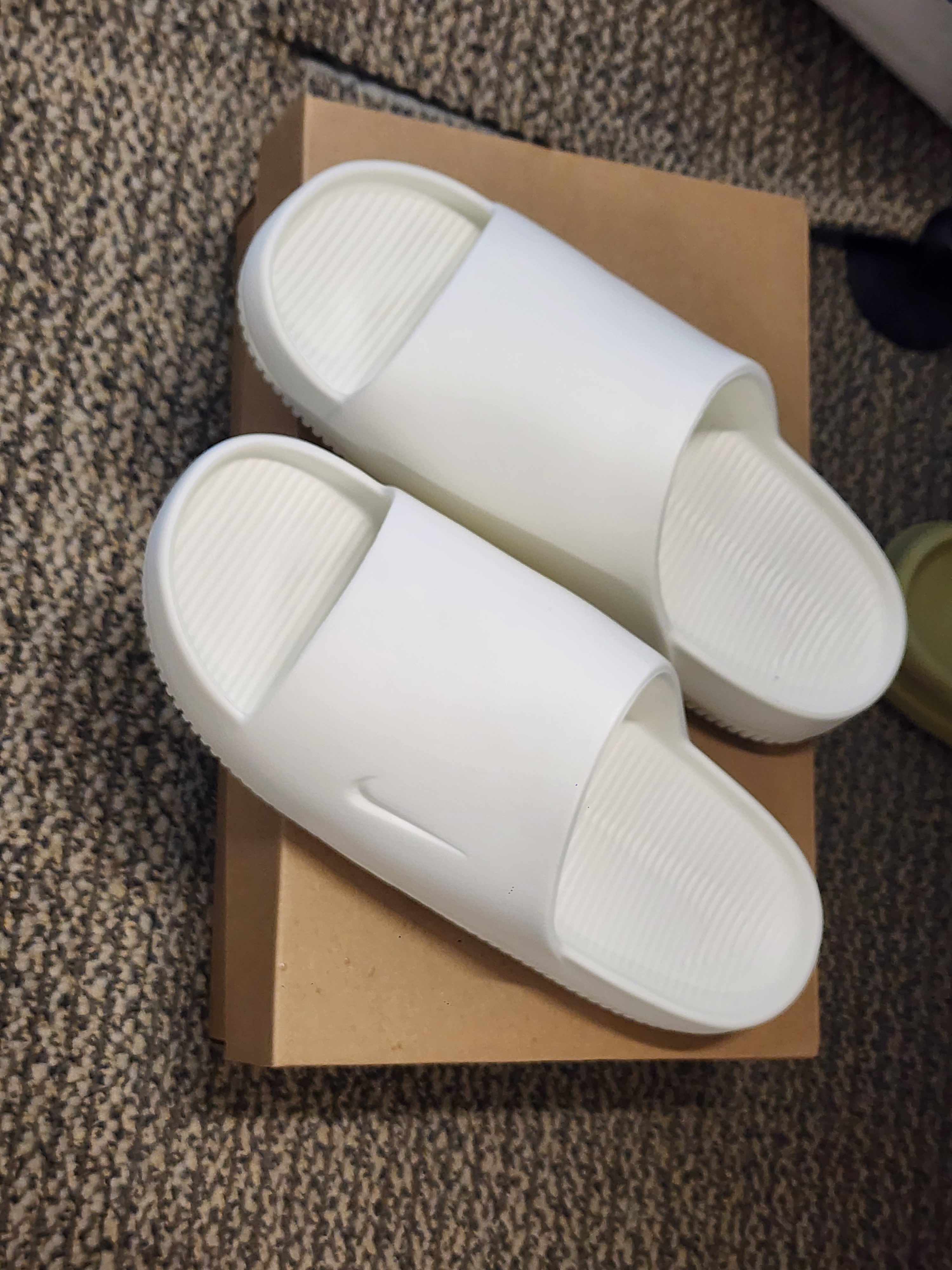 Nike Calm Slide Sail 착용 스타일 - 1