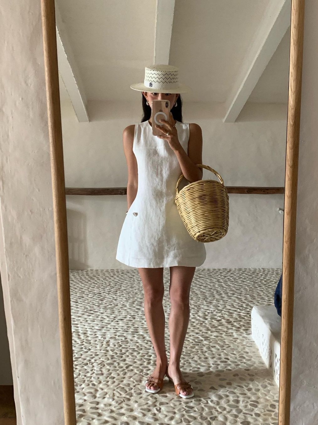 [KREAM 단독] STU Women Buttoned Linen Dress White 착용 스타일 - 1