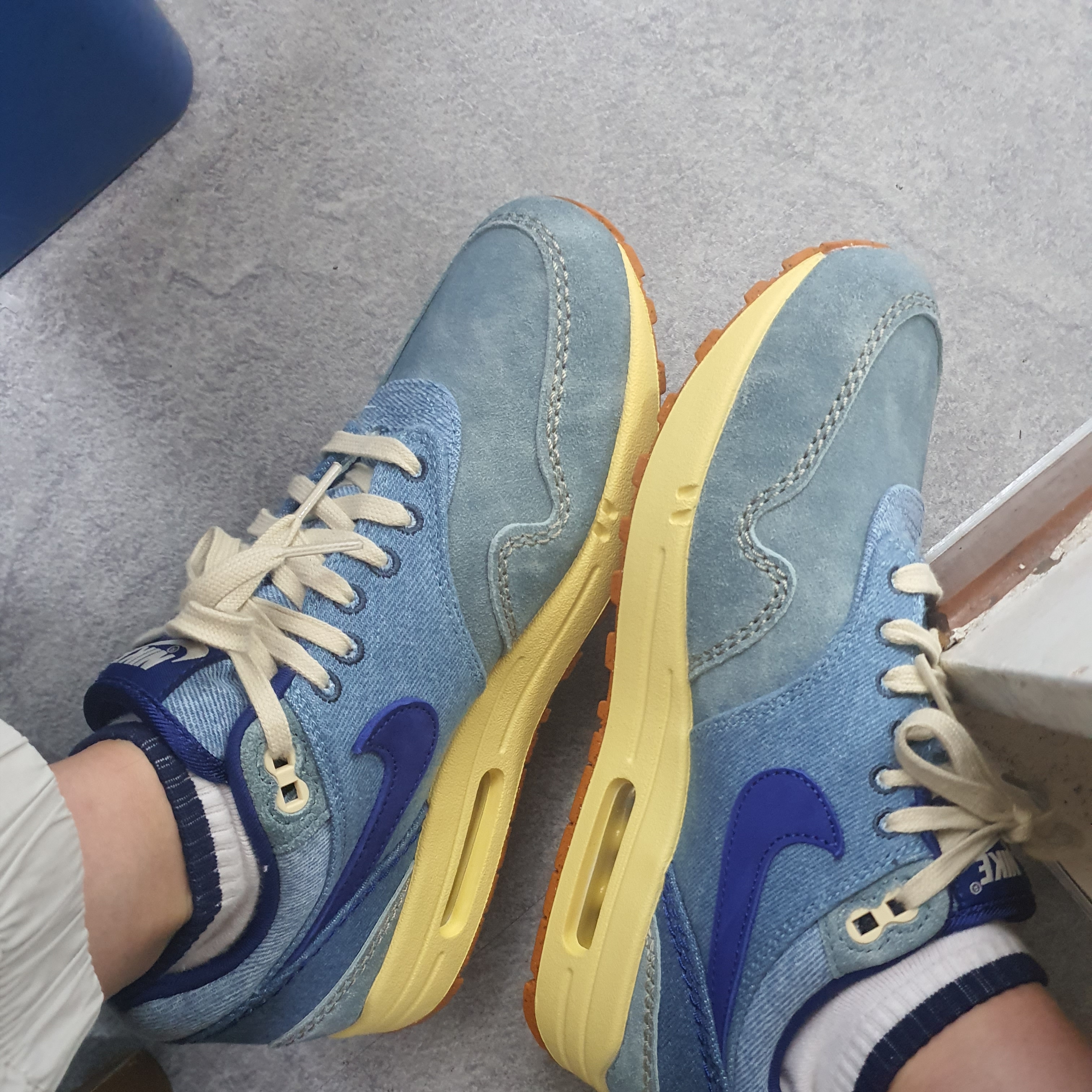 Nike Air Max 1 Premium Dirty Denim 착용 스타일 - 2