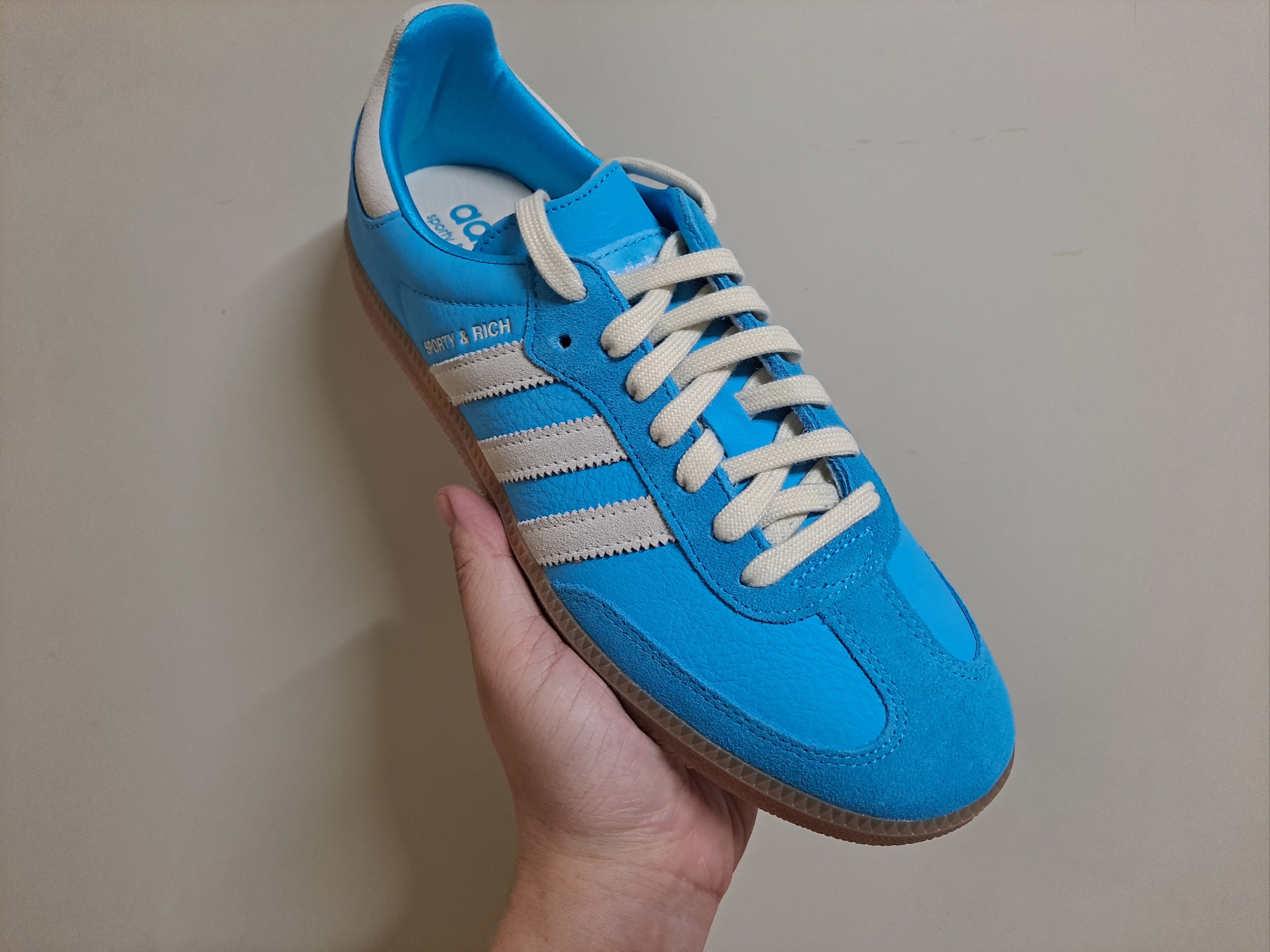 Adidas x Sporty & Rich Samba Blue Rush Cream White 착용 스타일 - 2