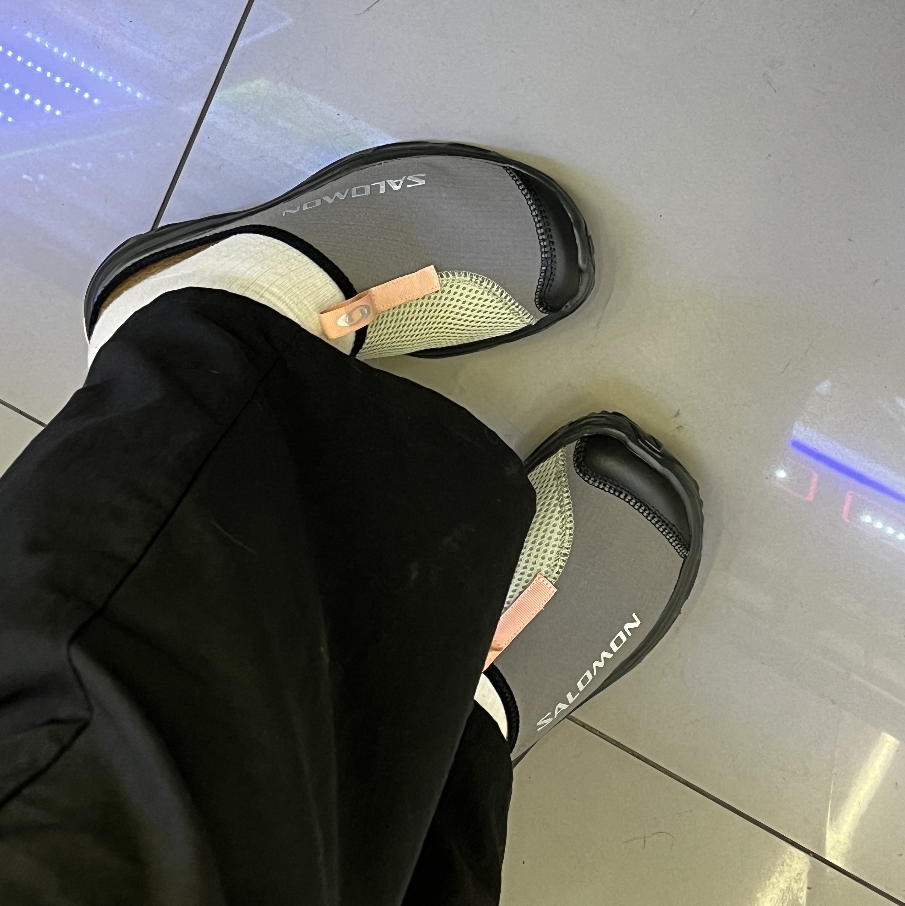 Salomon RX Slide 3.0 Pewter 착용 스타일 - 1