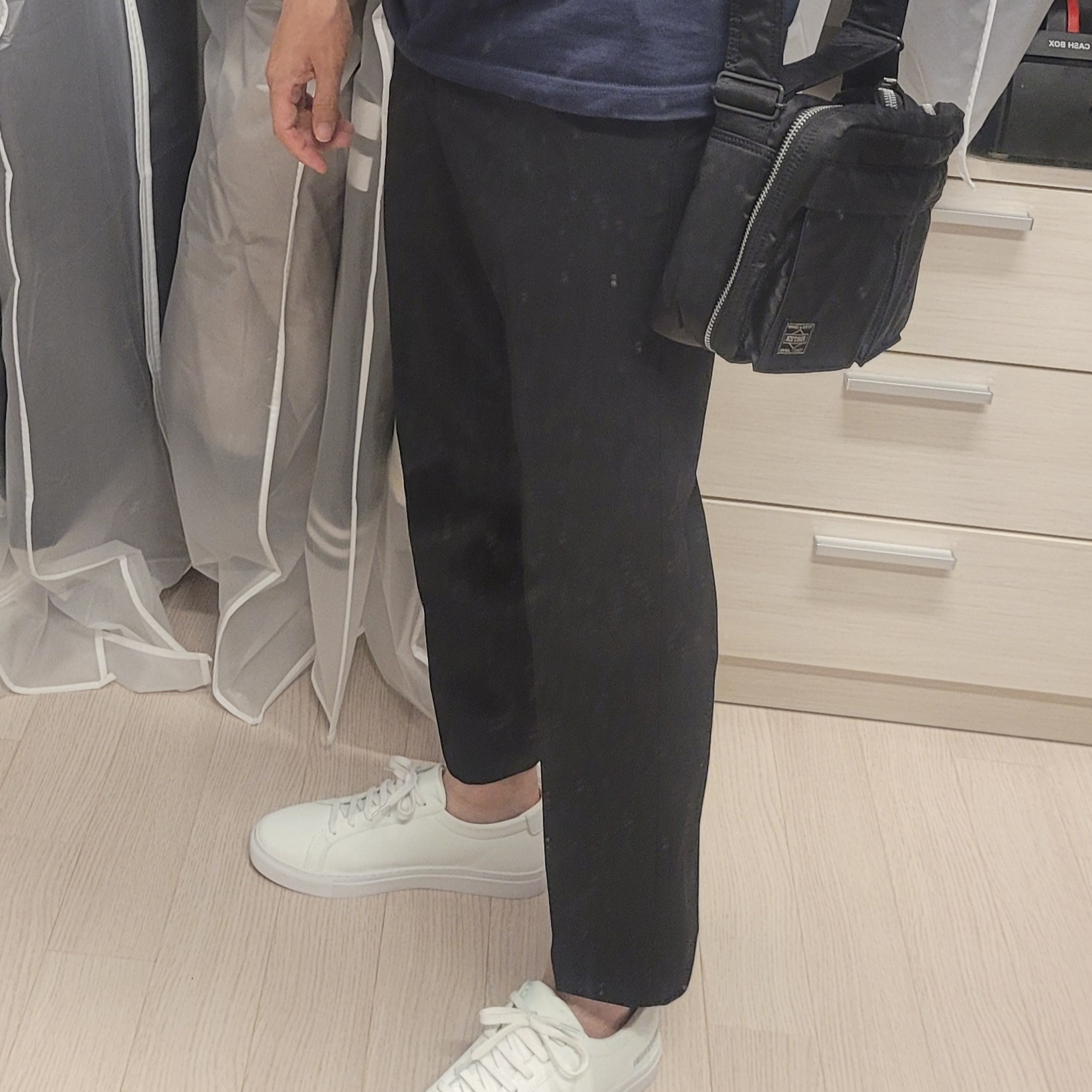 Porter Tanker Shoulder Bag S Black 착용 스타일